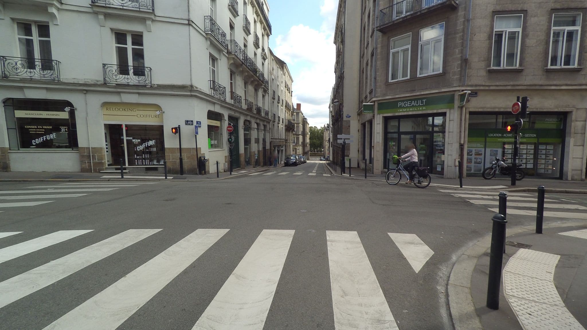 Street view near Surprenantes, Nantes — © stephanep (CC BY-SA · Mapillary)
