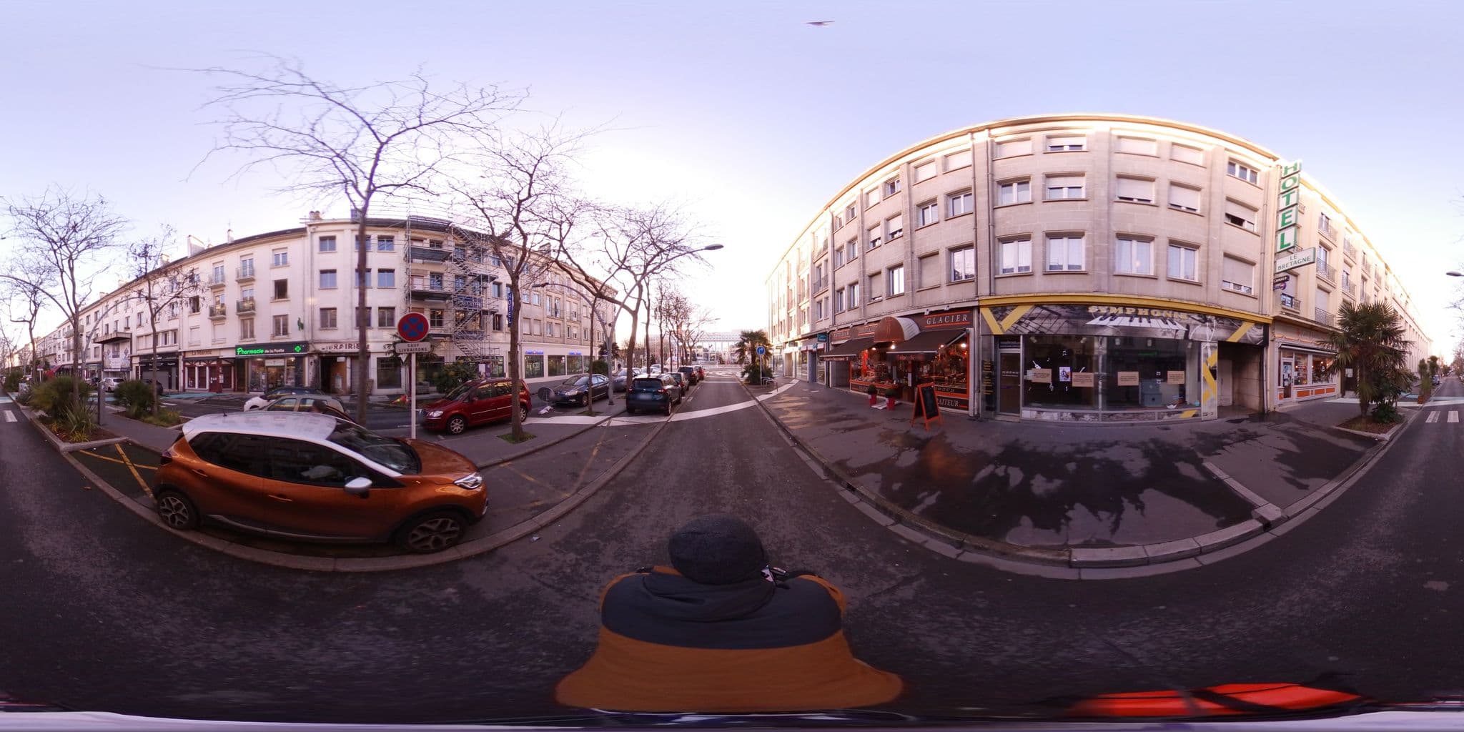 Street view near Hôtel de Touraine, Saint-Nazaire — © c_mobilite (CC BY-SA · Mapillary)