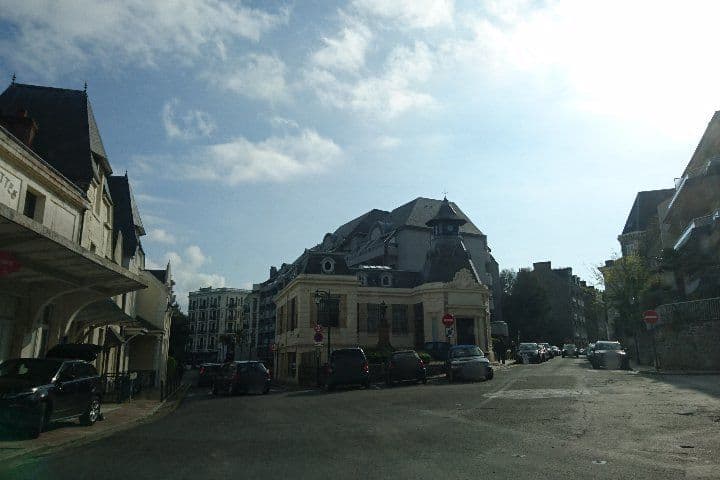 Street view near Restaurant Hotels Indépendants de France Hôtel de Roche Corneille Adhérent Dinard, Dinard — © gotpo (CC BY-SA · Mapillary)