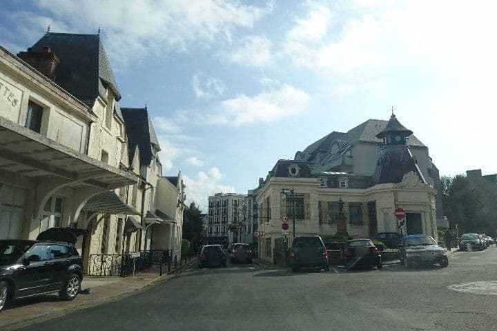 Street view near Le Roche Corneille, Dinard — © gotpo (CC BY-SA · Mapillary)
