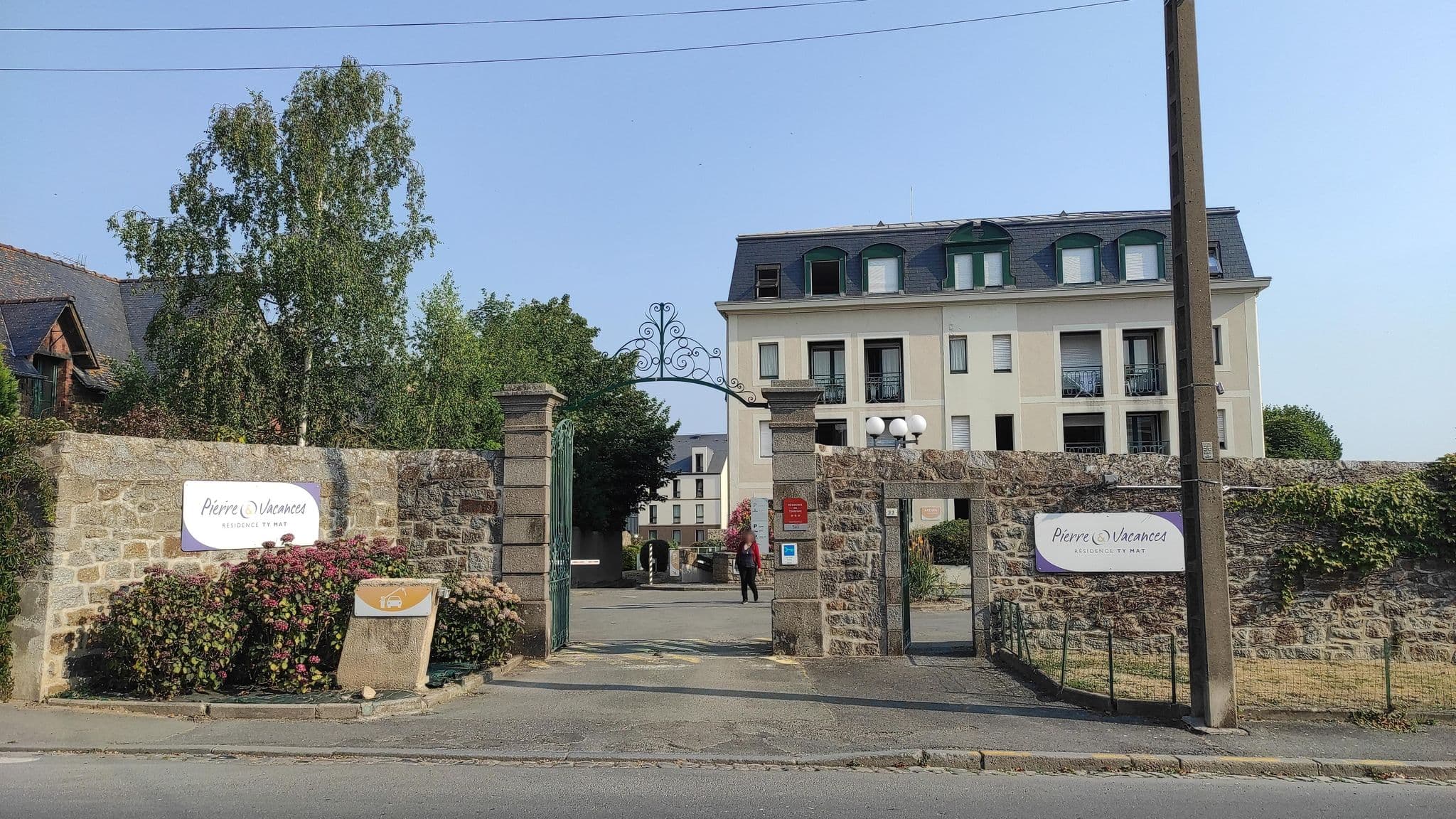 Street view near Résidence Pierre & Vacances Ty Mat, Saint-Malo — © yod4z (CC BY-SA · Mapillary)