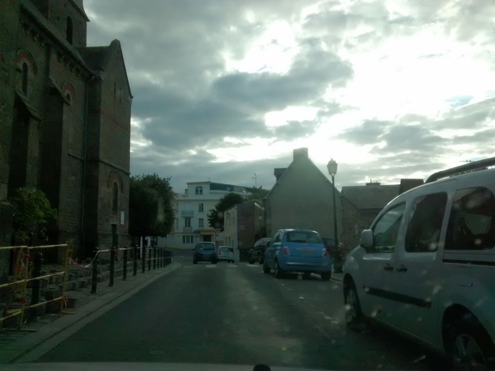 Street view near Église Saint-Énogat, Dinard — © mgageo (CC BY-SA · Mapillary)