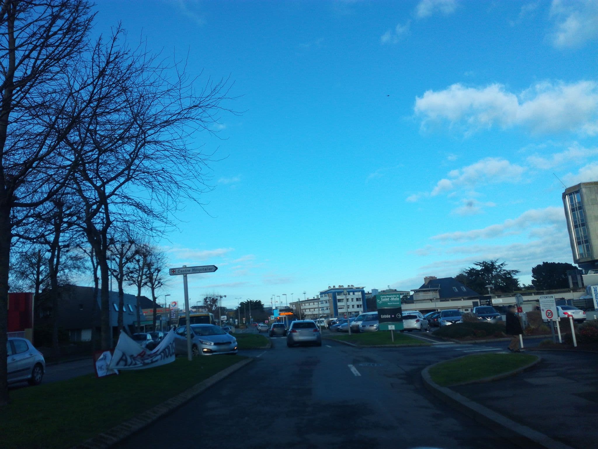 Street view near Etap Hôtel, Saint-Malo — © kriom (CC BY-SA · Mapillary)