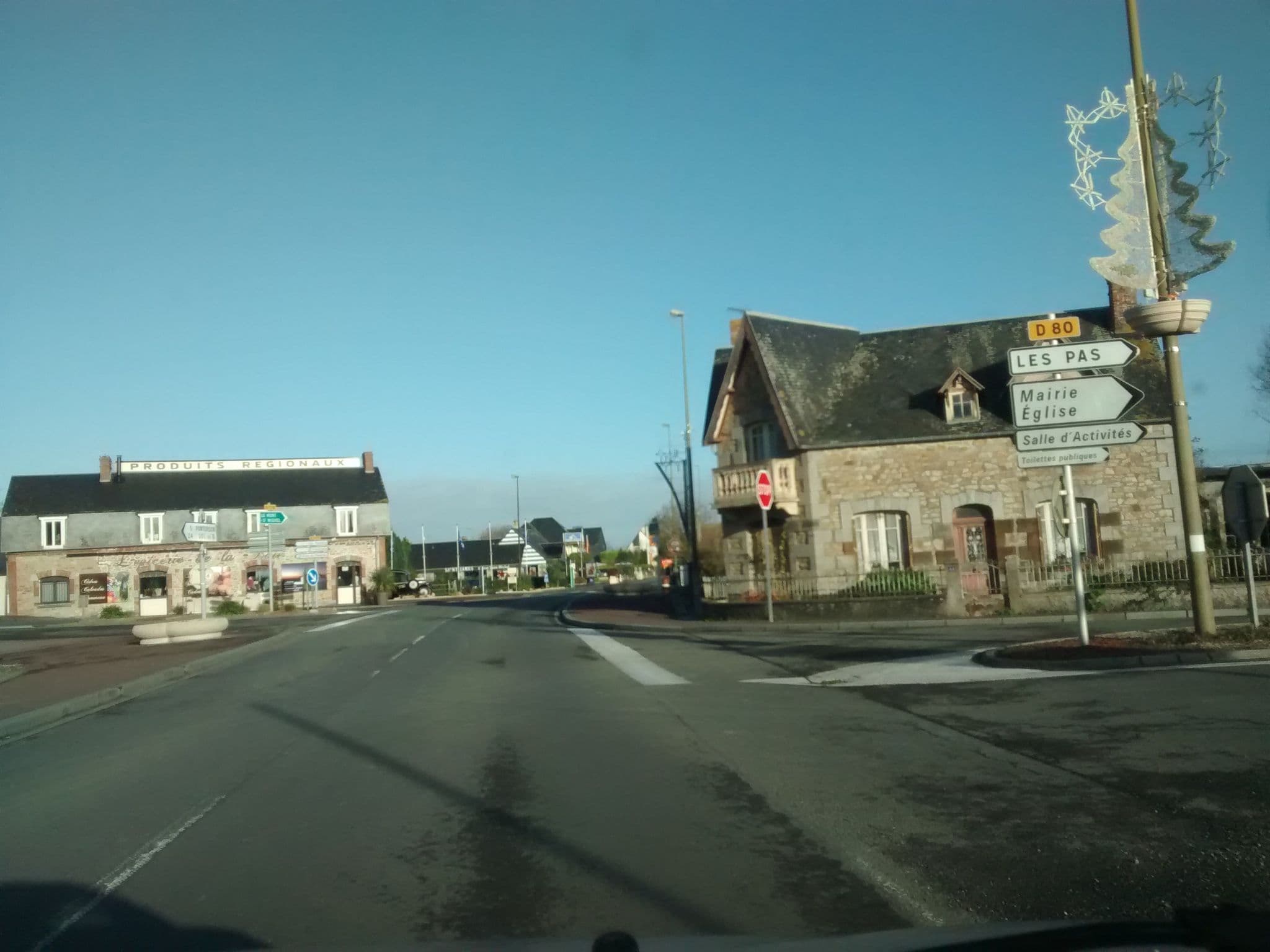 Street view near Hôtel le Beauvoir, Pontorson — © mgageo (CC BY-SA · Mapillary)