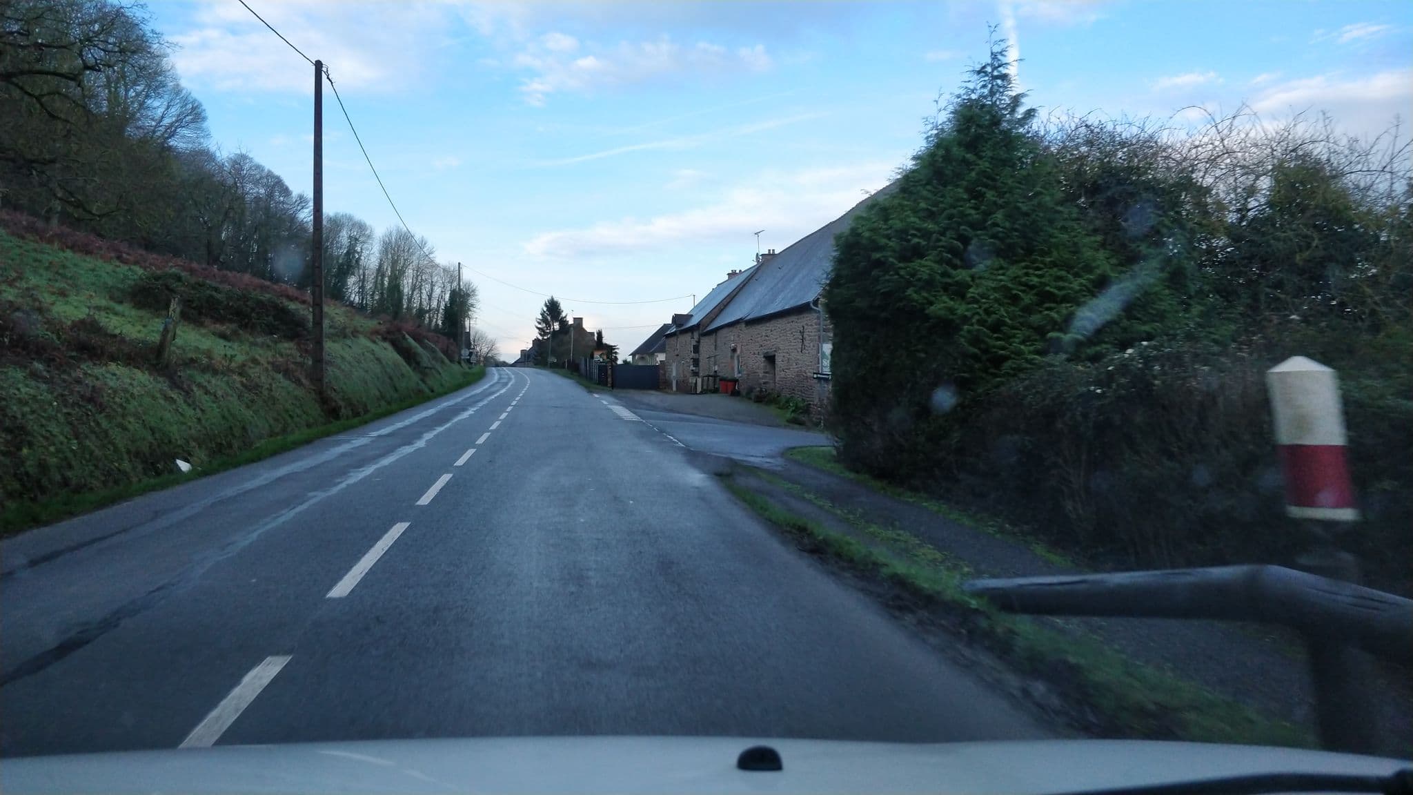 Street view near Hotel Les Fleurettes, Roz-sur-Couesnon — © mgageo (CC BY-SA · Mapillary)