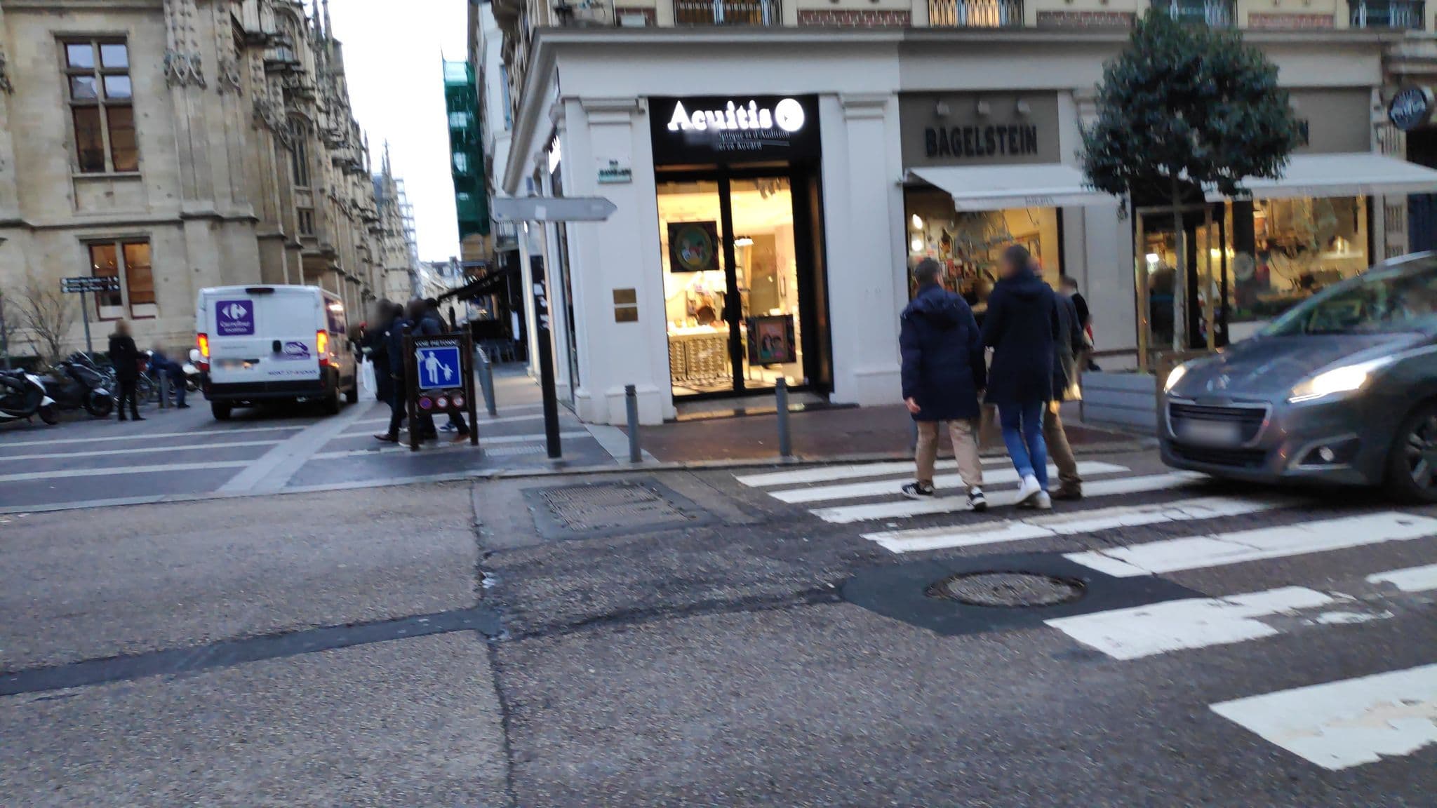 Street view near Le Palais, Rouen — © marcuscalabresus (CC BY-SA · Mapillary)