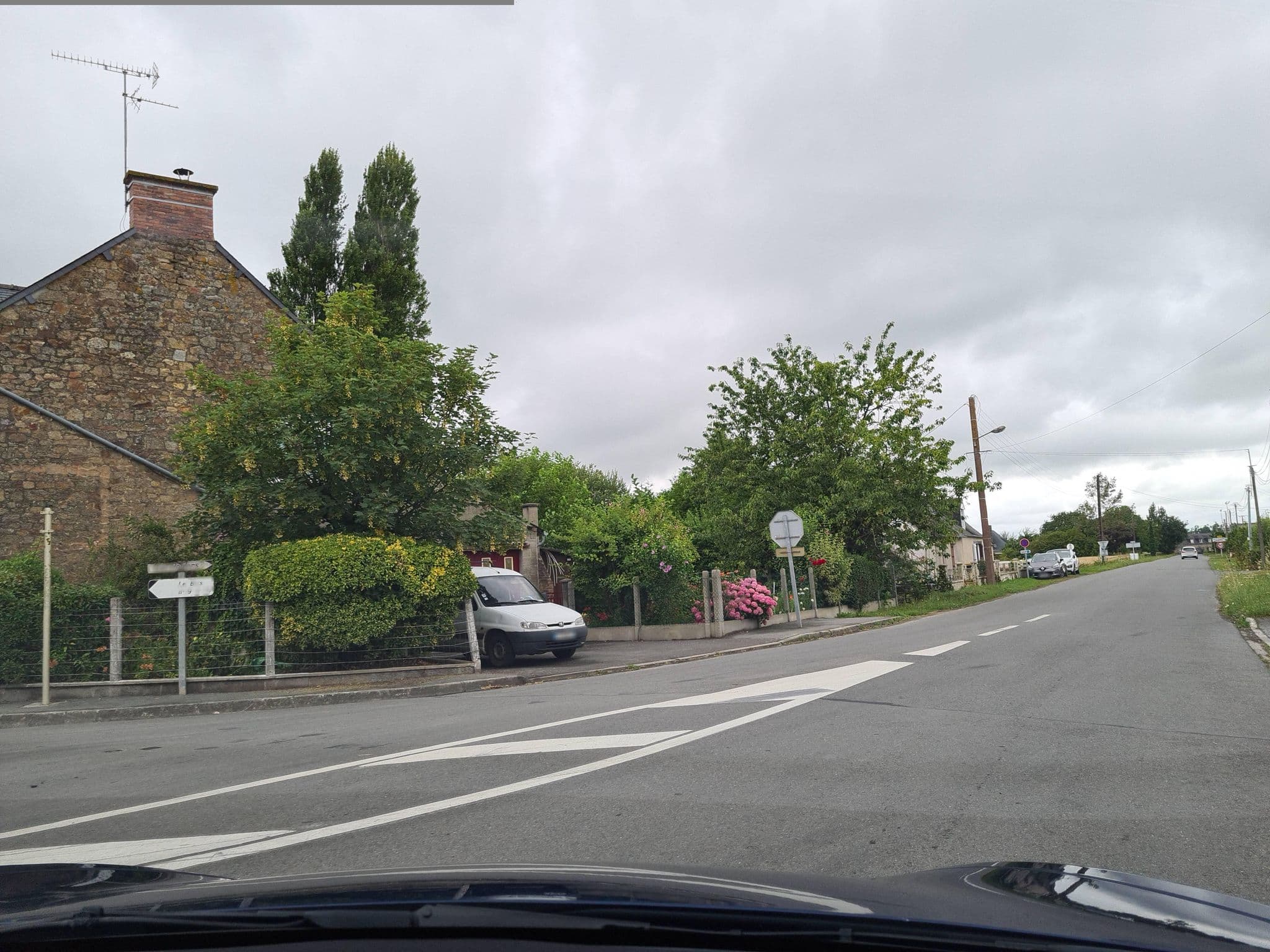 Street view near Le Saint Georges, Pontorson — © kino (CC BY-SA · Mapillary)