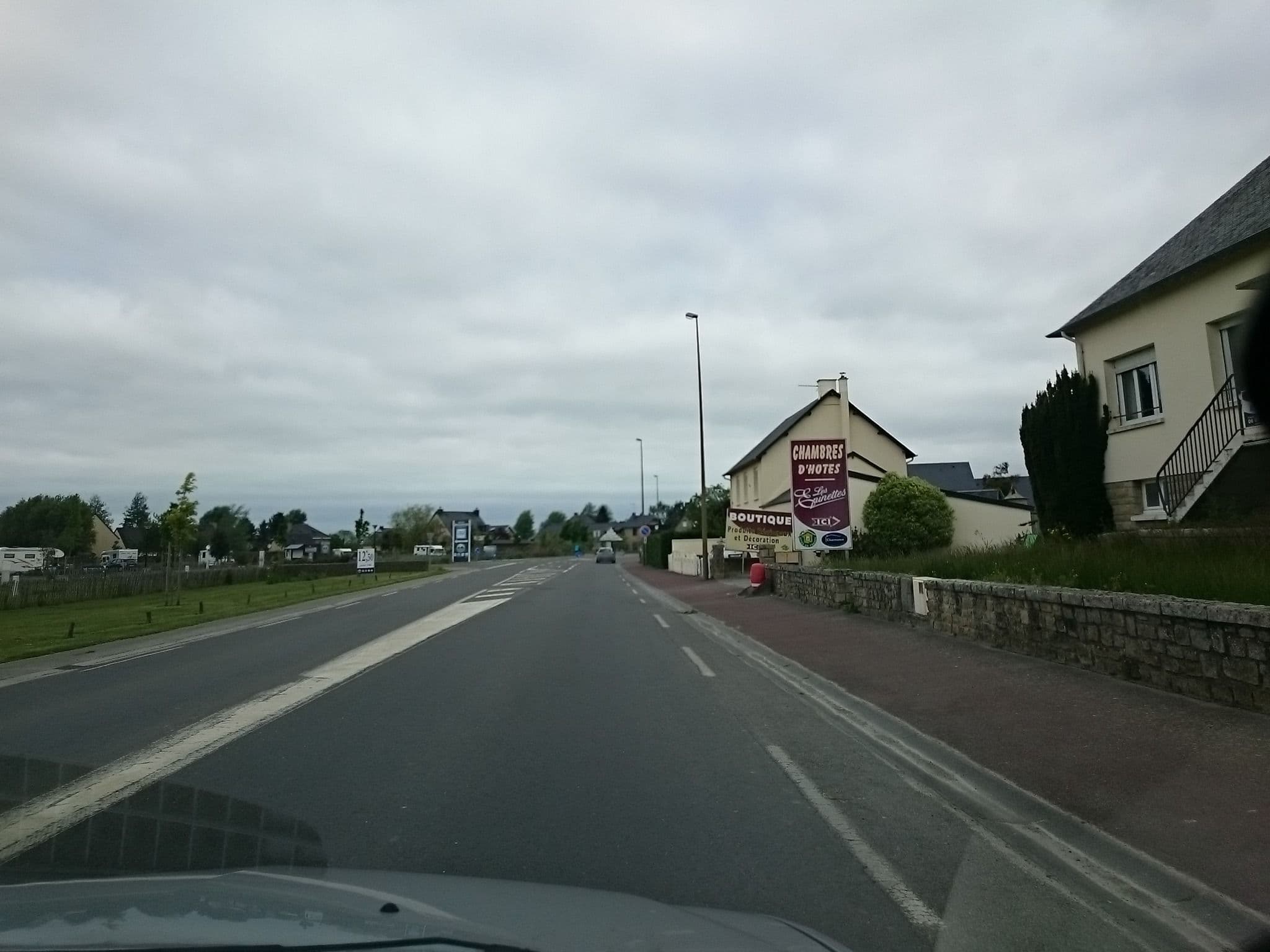 Street view near Chambres d'hotes les Epinettes, Pontorson — © legrandblond (CC BY-SA · Mapillary)