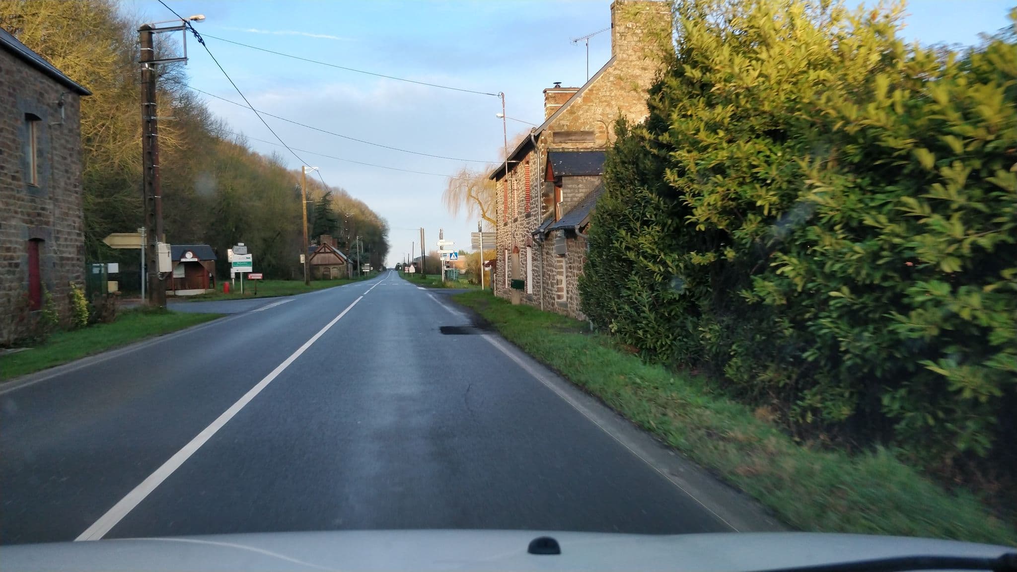 Street view near Hôtel le Saint Georges, Roz-sur-Couesnon — © mgageo (CC BY-SA · Mapillary)