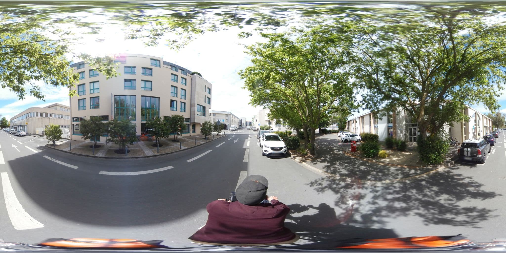 Street view near Best Western Masqhotel La Rochelle, La Rochelle — © ev1velodyssee (CC BY-SA · Mapillary)