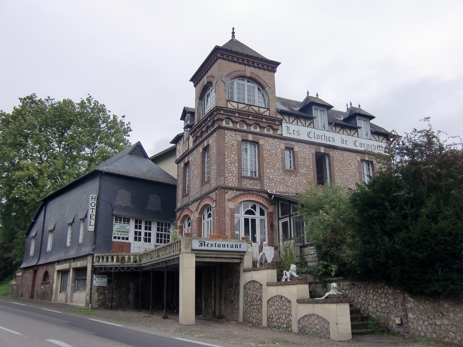 Les Cloches de Corneville (via Wikimedia Commons, CC BY-SA 3.0)
