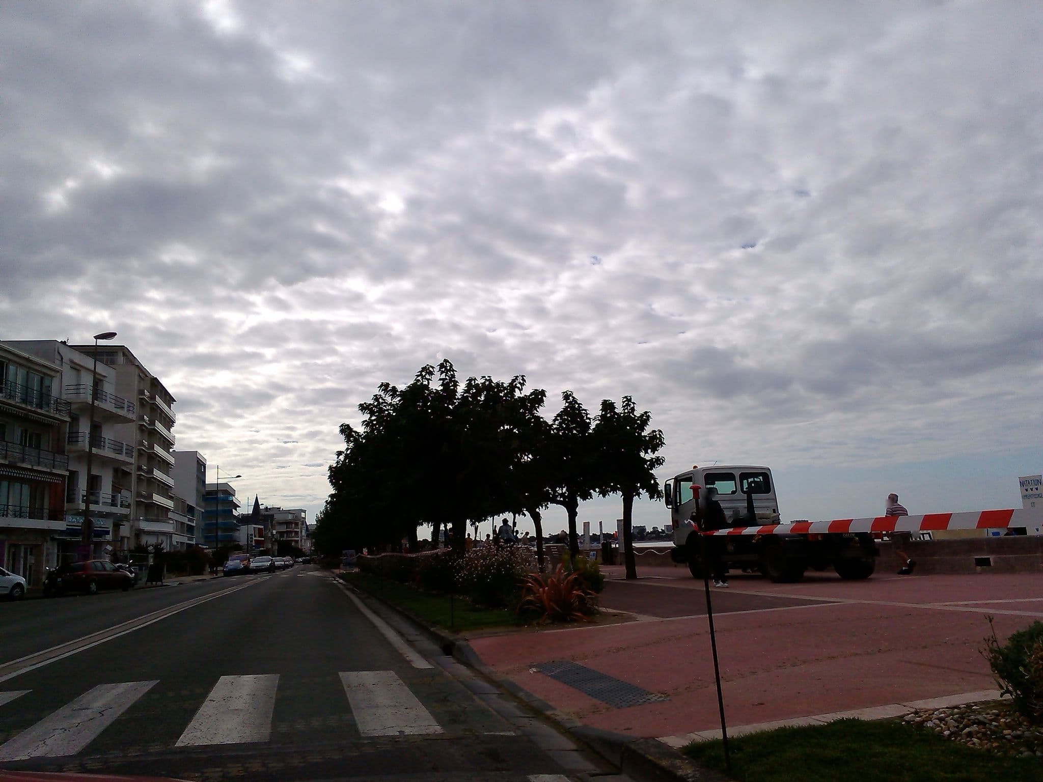 Street view near Hôtel Arc en Ciel, Royan — © maturion (CC BY-SA · Mapillary)