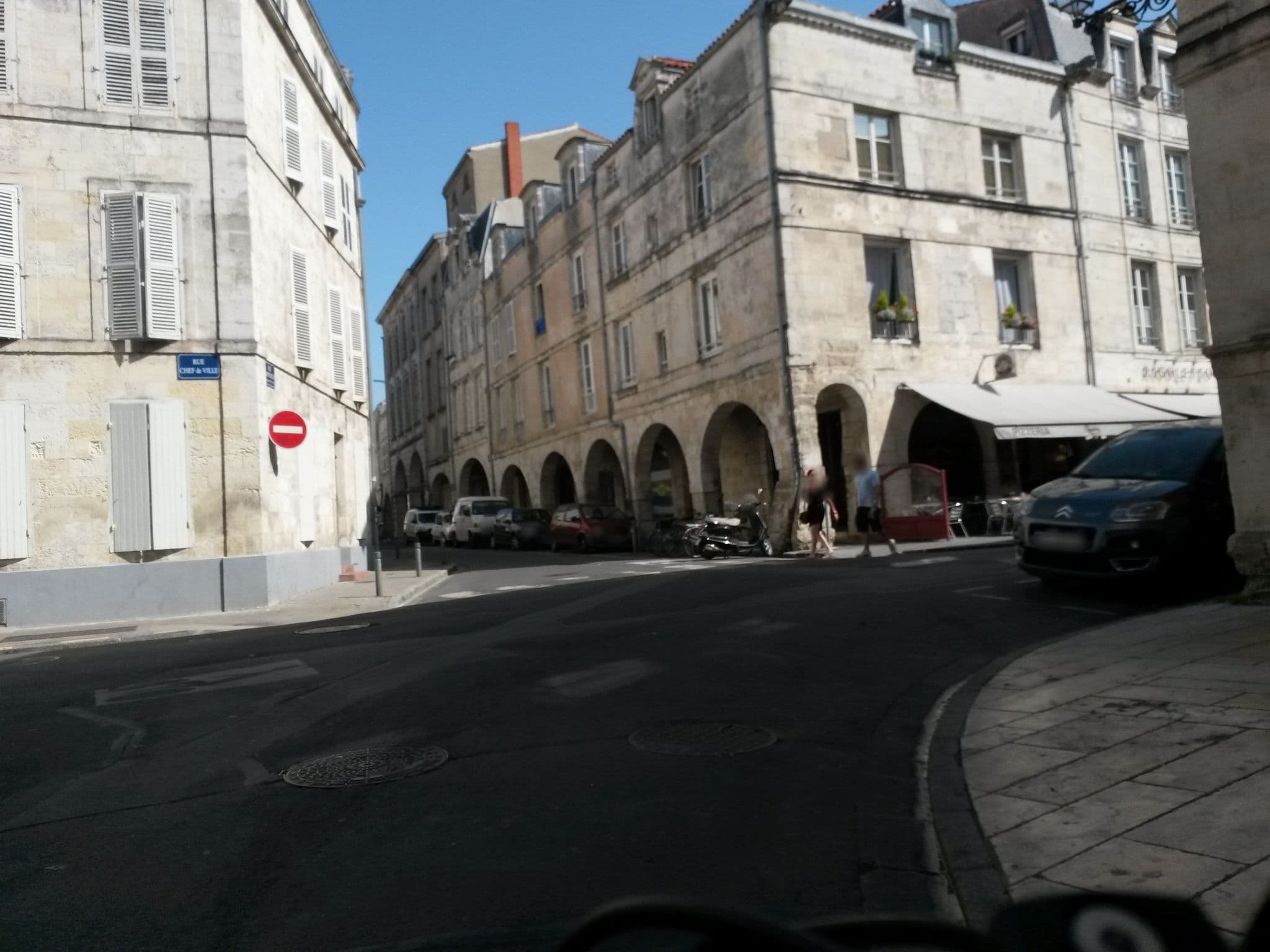 Street view near Appartement confortable au centre de la Rochelle, La Rochelle — © rausk (CC BY-SA · Mapillary)