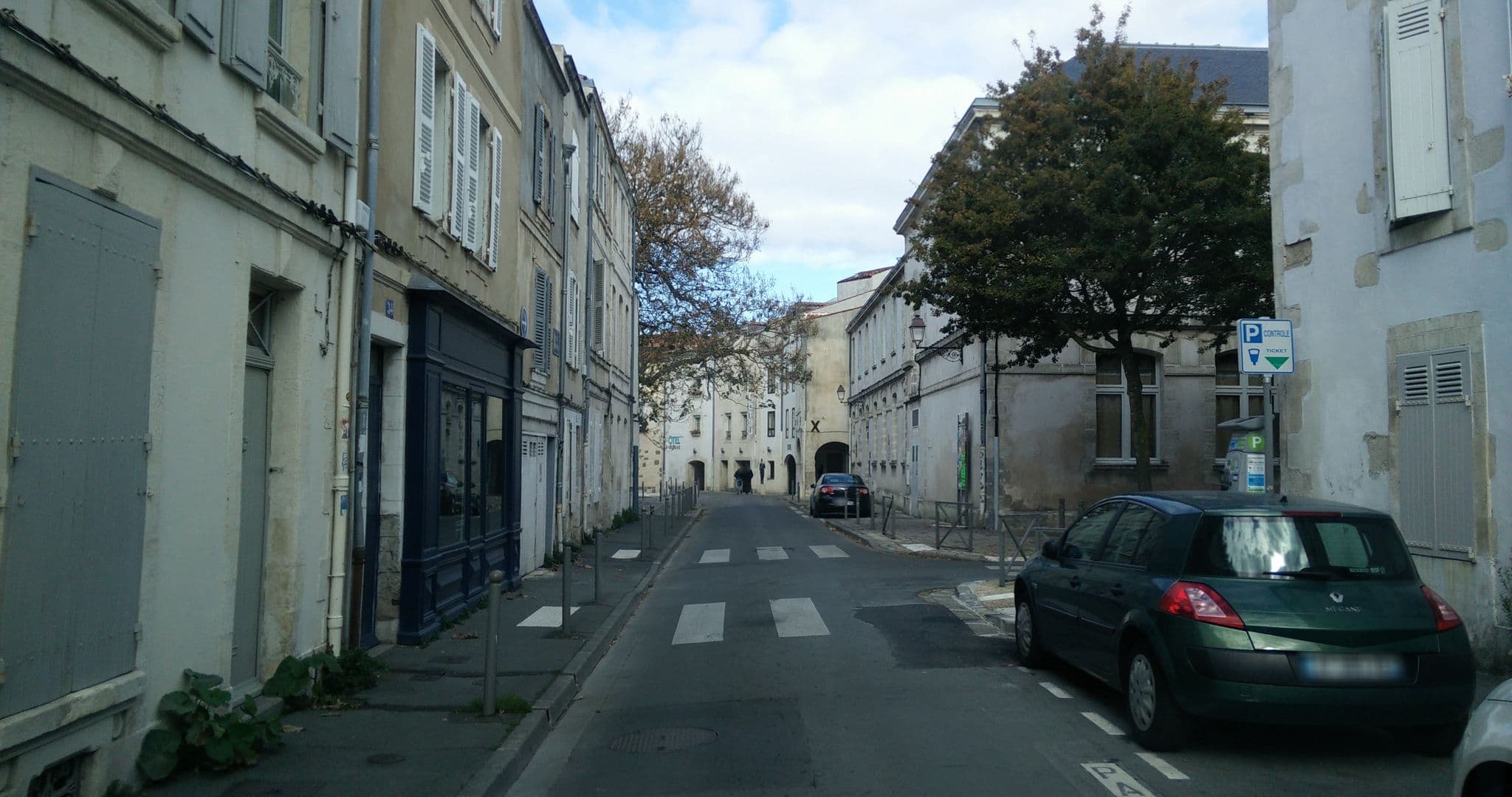 Street view near L'ATELIER du VIEUX PORT avec PARKING, La Rochelle — © gnusam (CC BY-SA · Mapillary)