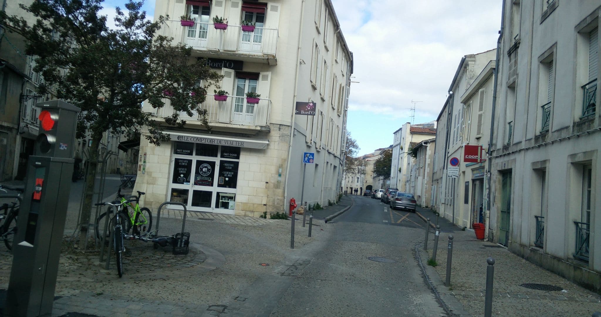 Street view near Le Bord'O, La Rochelle — © gnusam (CC BY-SA · Mapillary)