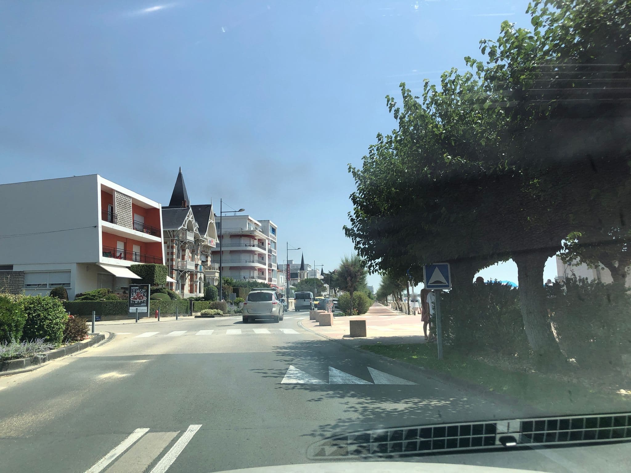 Street view near Hôtel Les Embruns, Royan — © cquest (CC BY-SA · Mapillary)