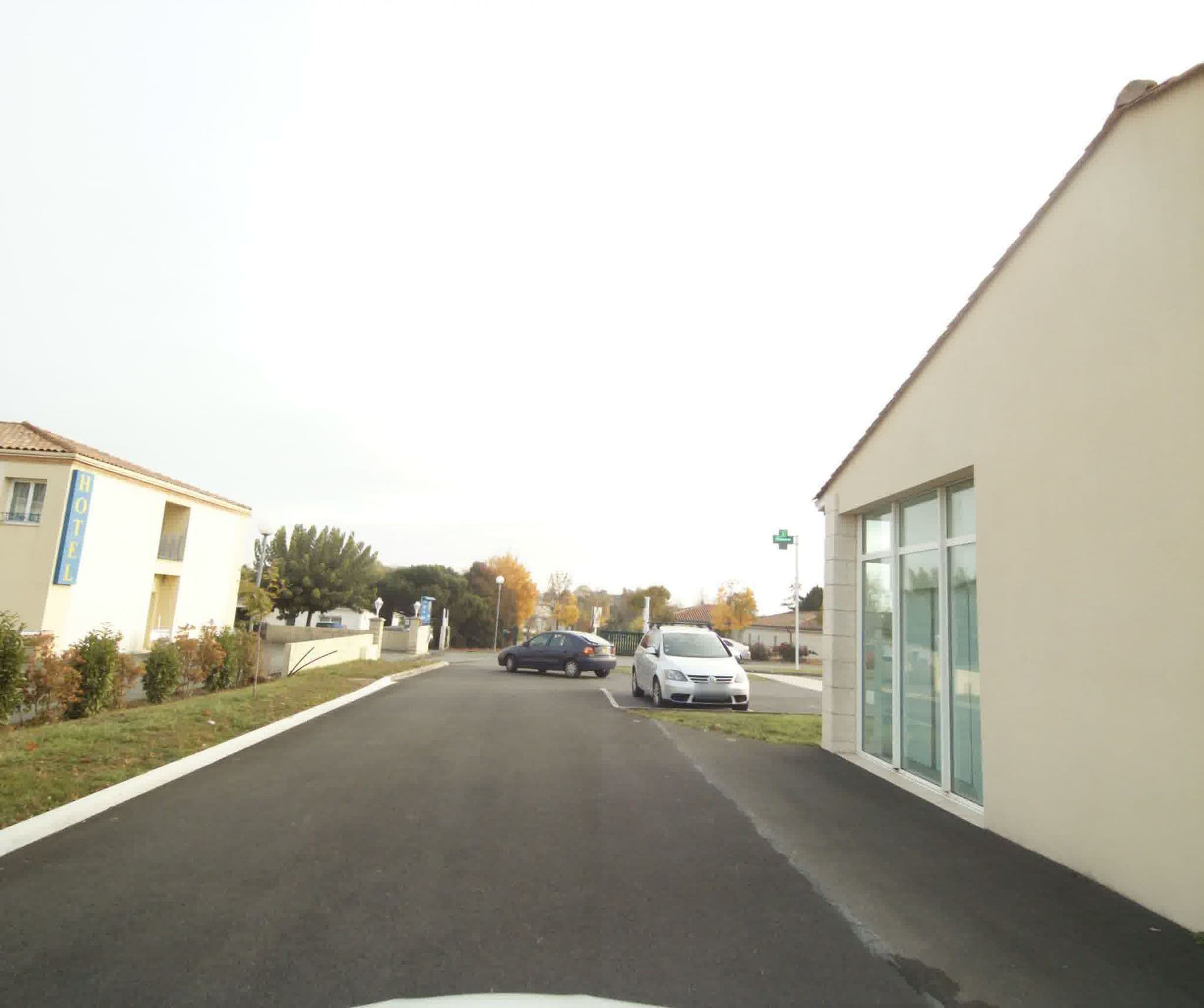 Street view near Comfort Hotel, Saintes — © sogefi (CC BY-SA · Mapillary)