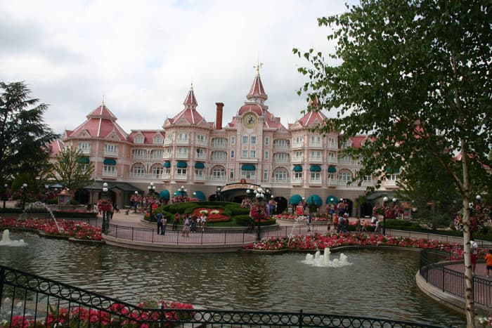 Disneyland® Hotel — photo via Wikimedia Commons