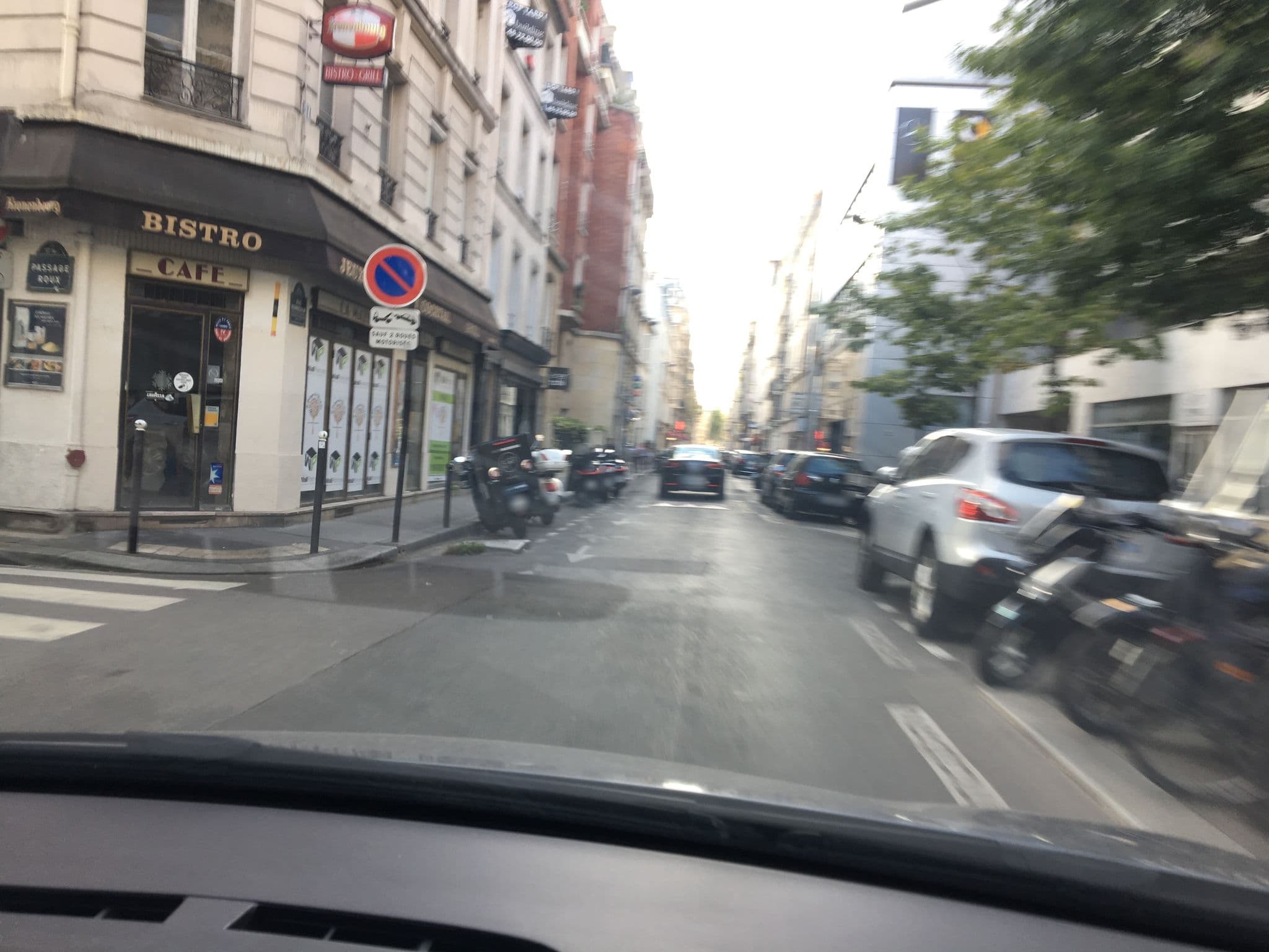 Street view near Hôtel Elysées Flaubert, Levallois-Perret — © cabinetcourbi (CC BY-SA · Mapillary)