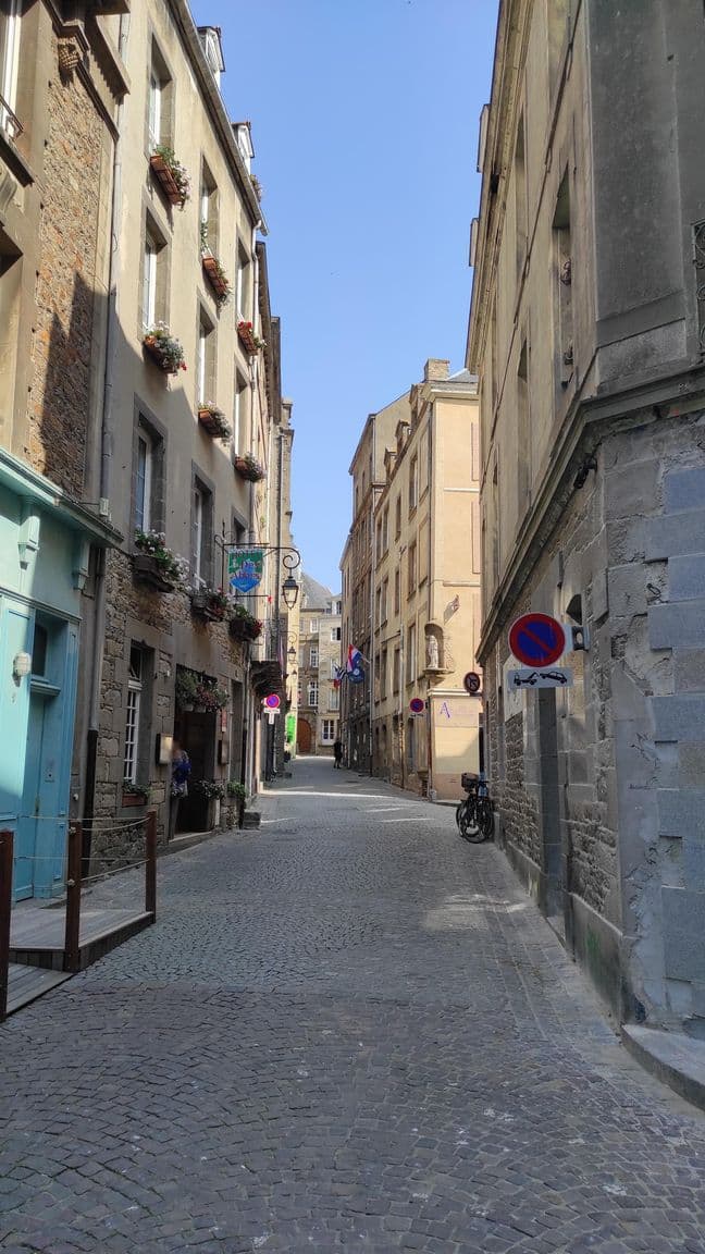 Street view near Hotel Anne, Saint-Malo — © yod4z (CC BY-SA · Mapillary)
