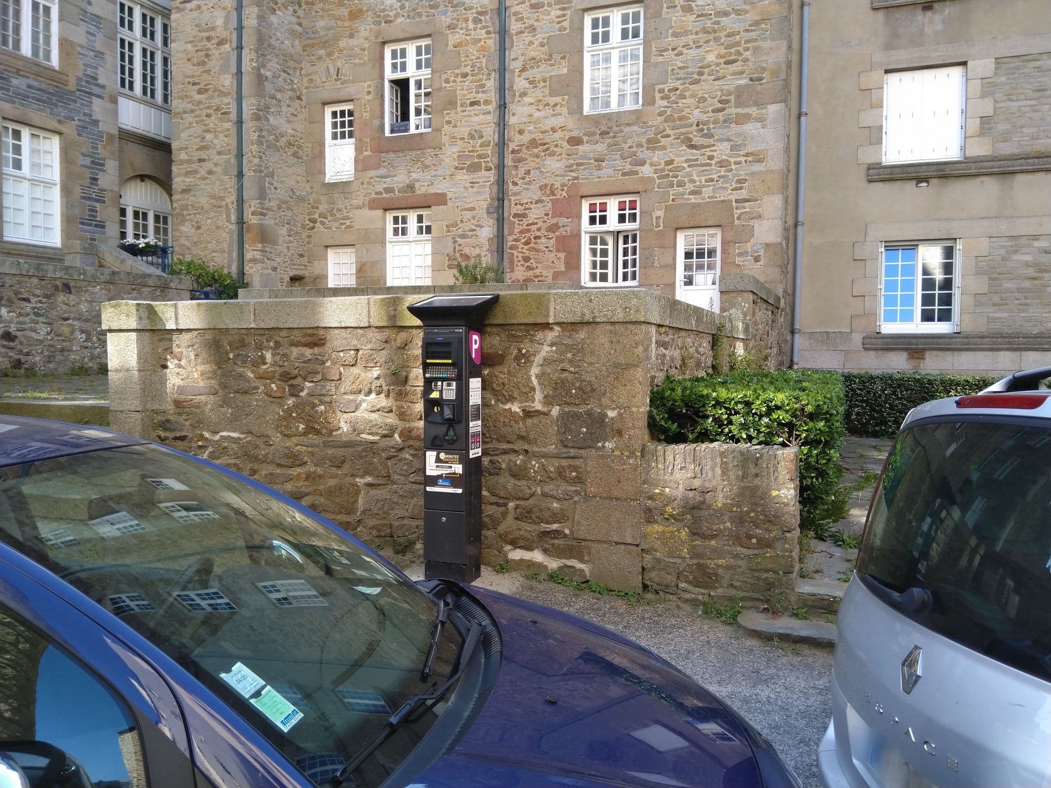 Street view near Au chat qui danse, Saint-Malo — © sjoerder (CC BY-SA · Mapillary)
