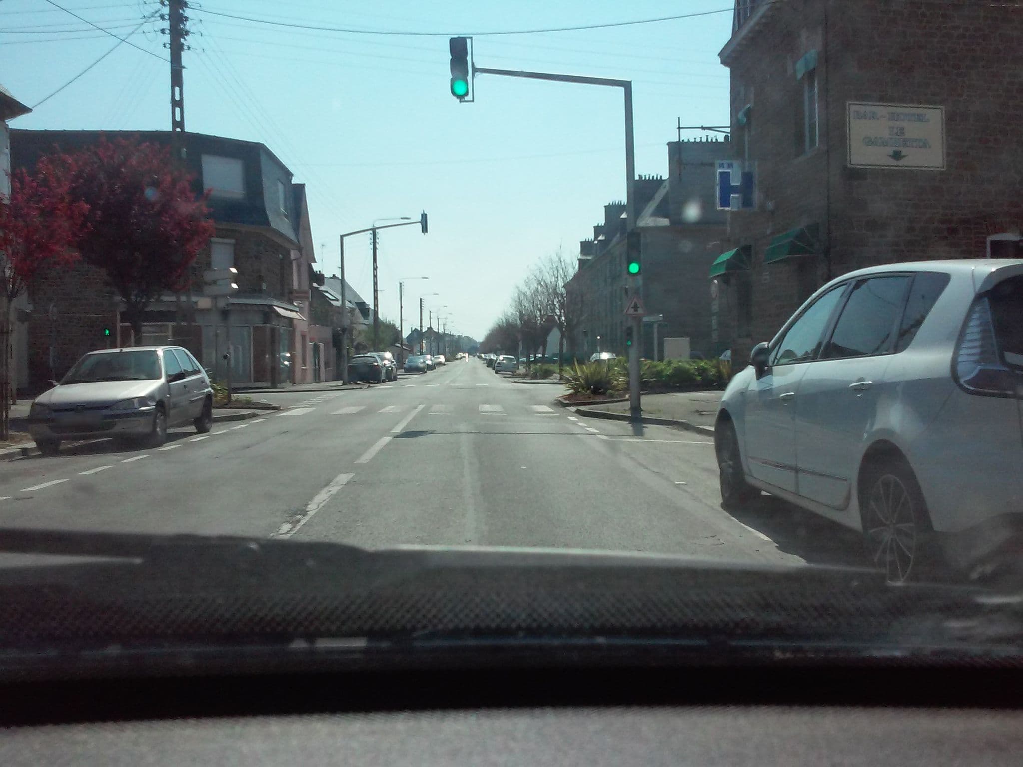 Street view near Hôtel Gambetta, Saint-Malo — © pymouss (CC BY-SA · Mapillary)