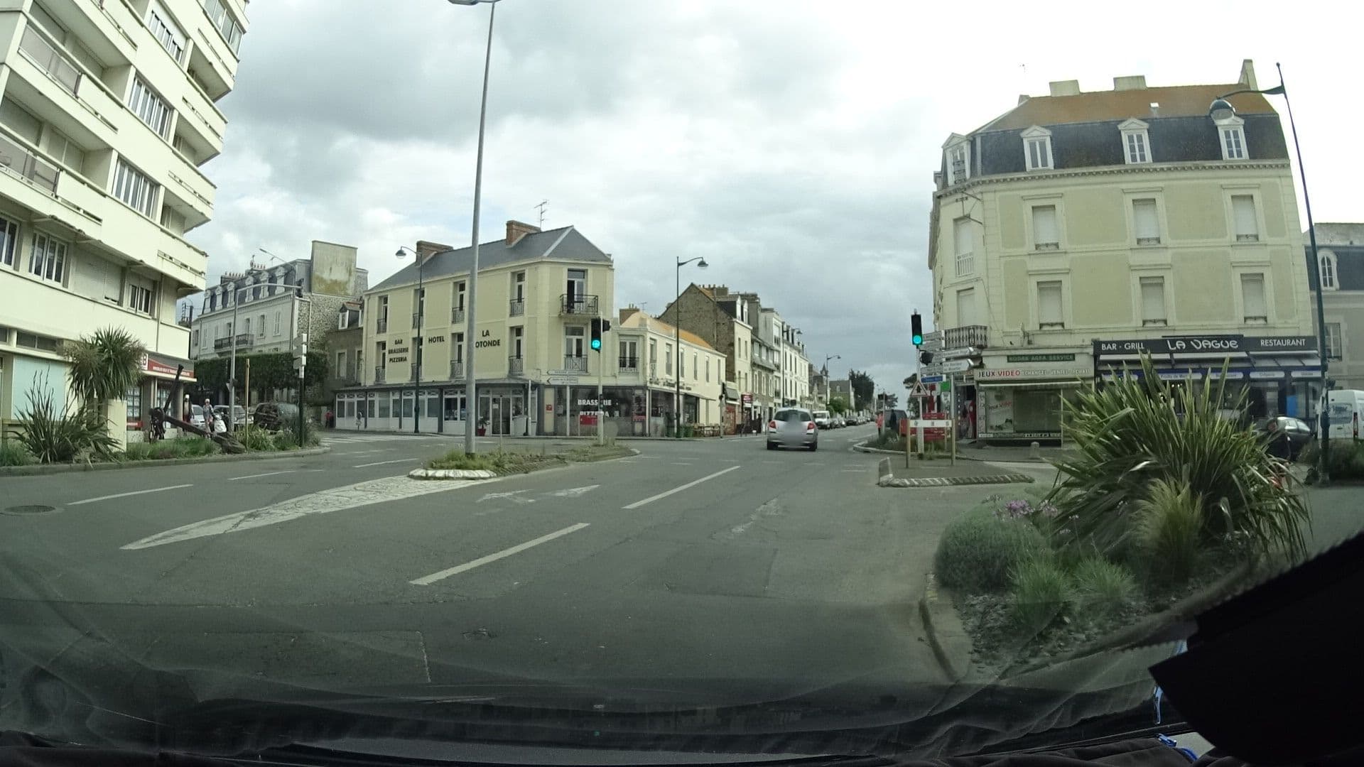 Street view near St-Malo Aristide Briand, Saint-Malo — © ljbouere (CC BY-SA · Mapillary)