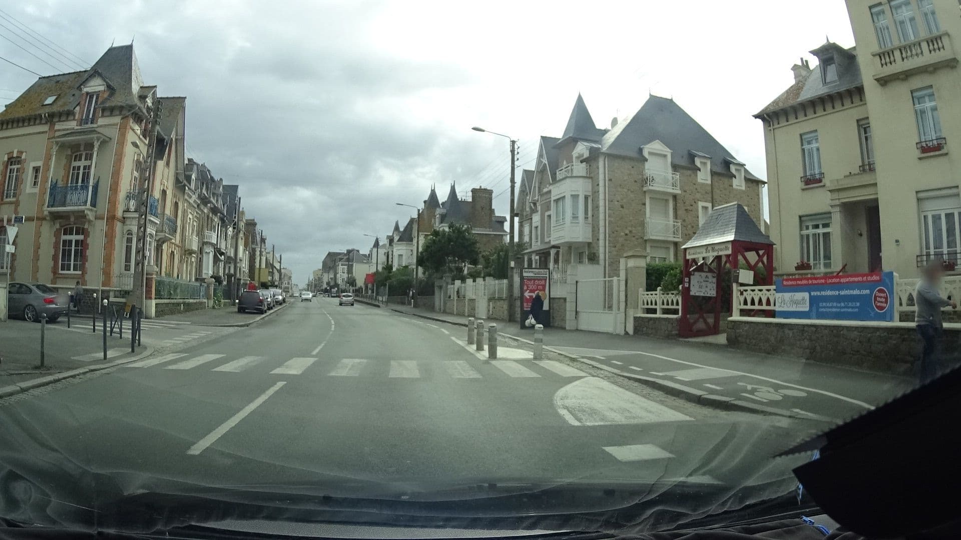 Street view near Résidence la Hoguette, Saint-Malo — © ljbouere (CC BY-SA · Mapillary)
