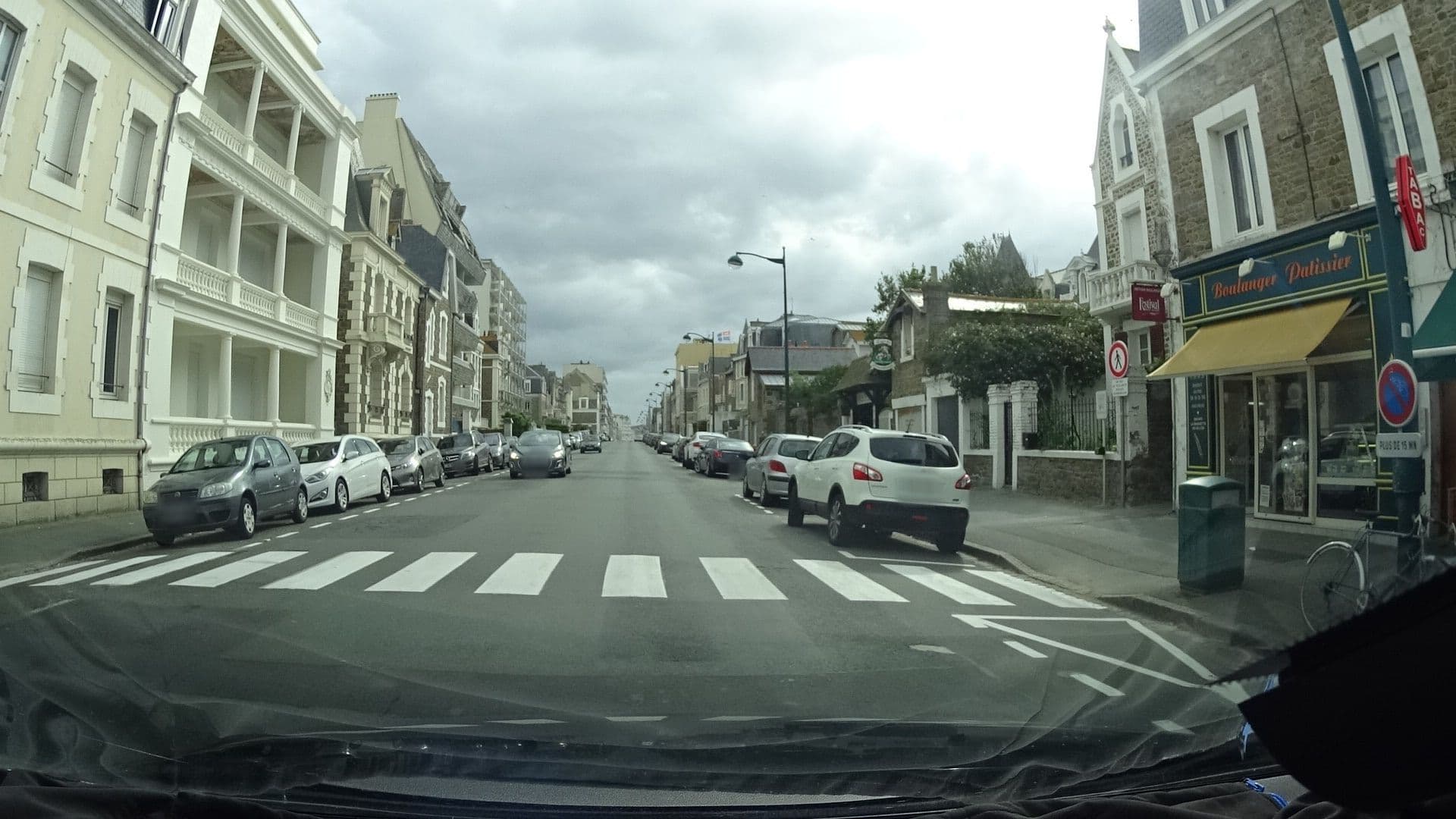 Street view near Hôtel Kyriad Saint Malo Centre Plage, Saint-Malo — © ljbouere (CC BY-SA · Mapillary)
