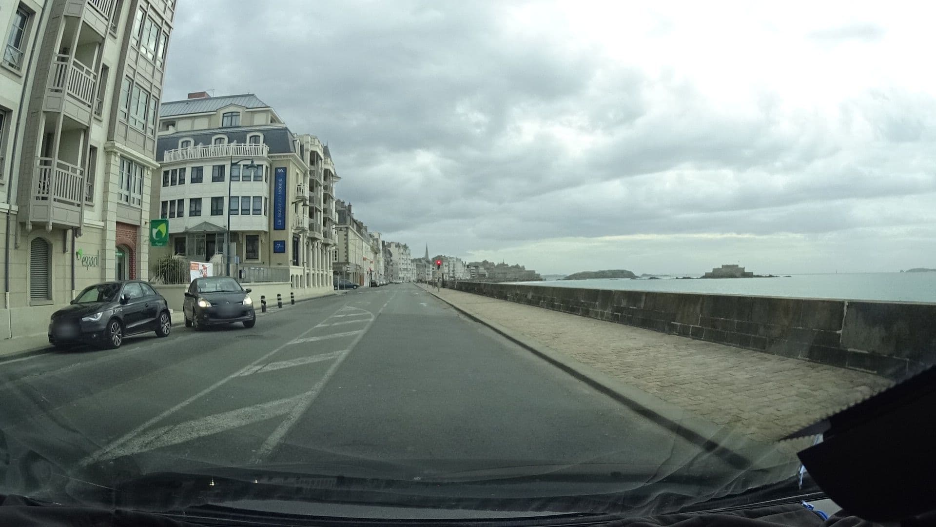 Street view near Studio le sillon malouin vue mer, Saint-Malo — © ljbouere (CC BY-SA · Mapillary)