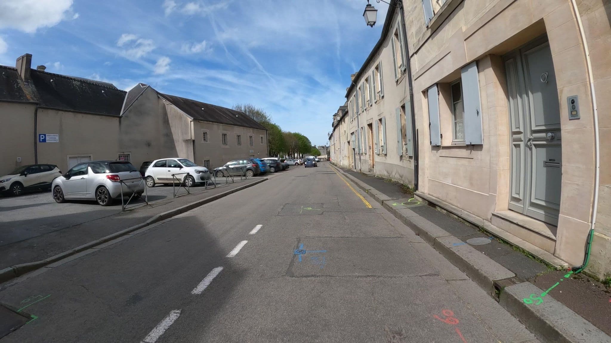 Street view near Le Relais d'athos, Bayeux — © Nzau (CC BY-SA · Mapillary)