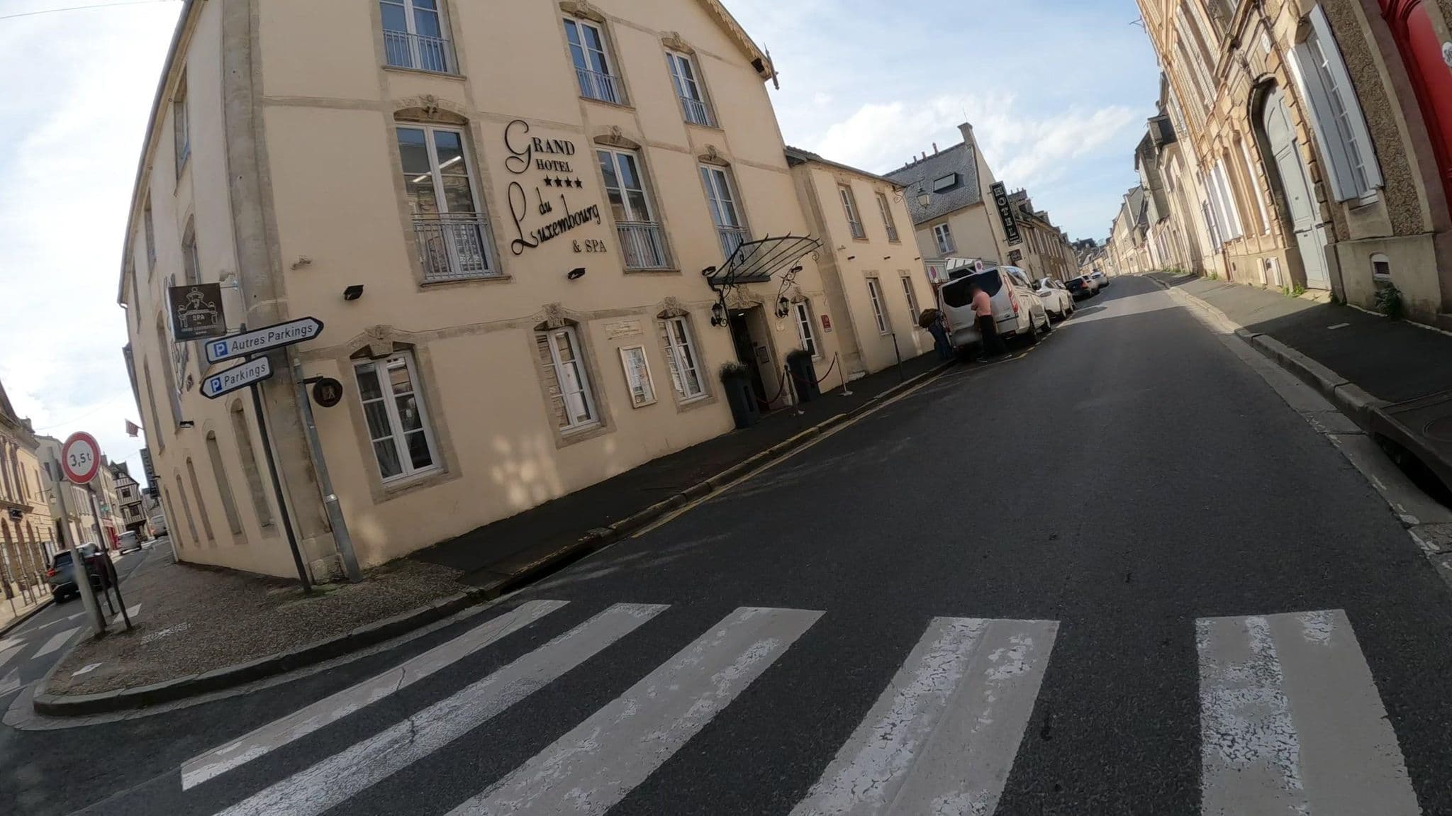 Street view near Saba, Bayeux — © Nzau (CC BY-SA · Mapillary)