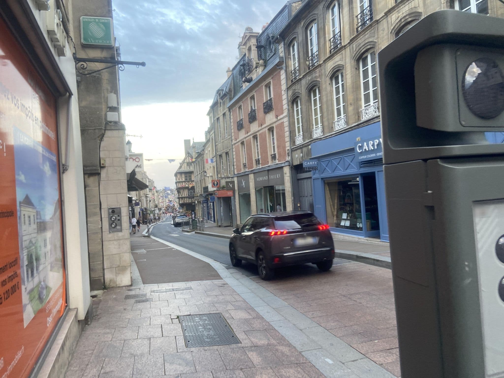 Street view near Le Clos Saint Martin, Bayeux — © vladb (CC BY-SA · Mapillary)