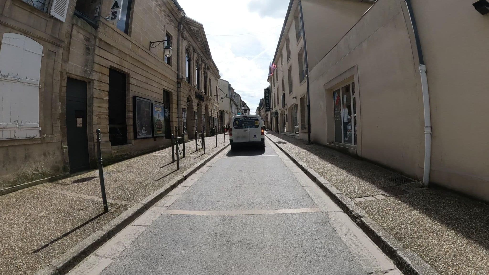 Street view near Grand Hotel du Luxemboug, Bayeux — © Nzau (CC BY-SA · Mapillary)