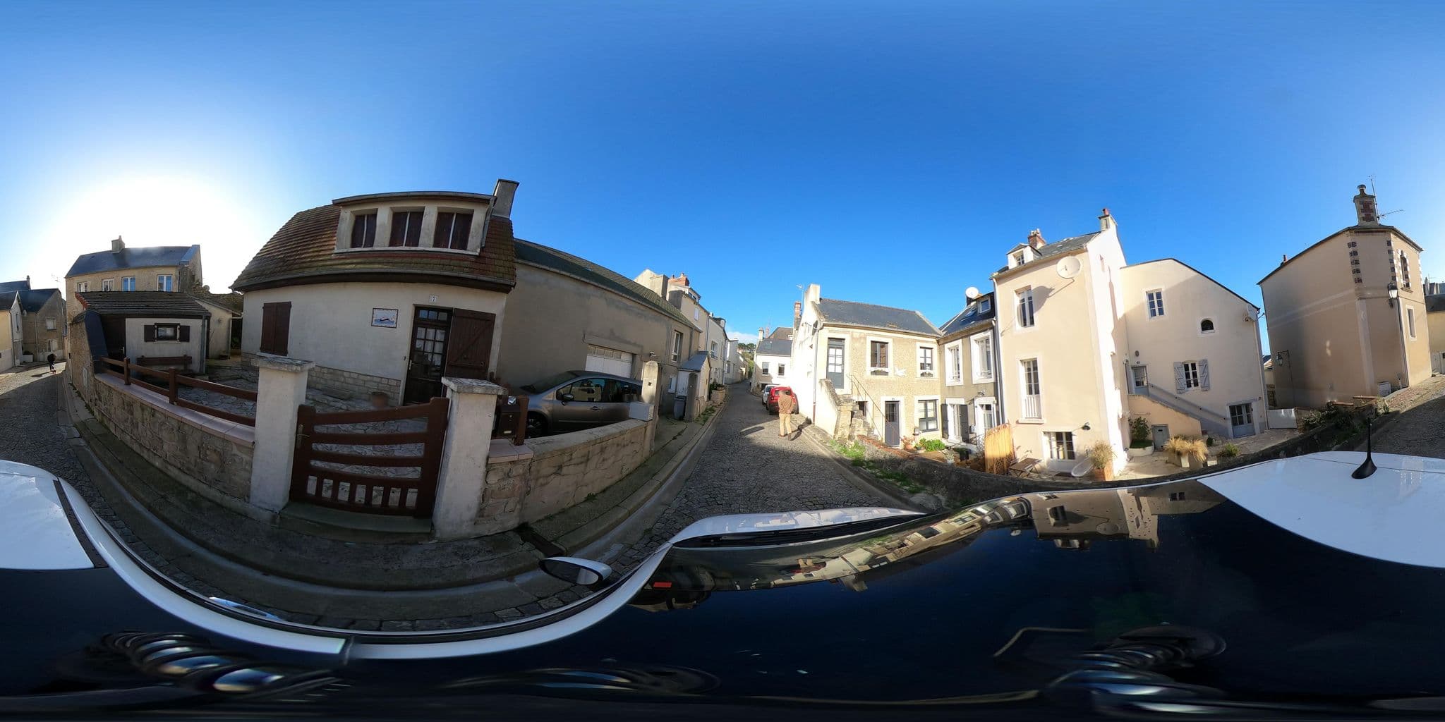 Street view near la maison sur le quai, Port-en-Bessin-Huppain — © arteragence (CC BY-SA · Mapillary)