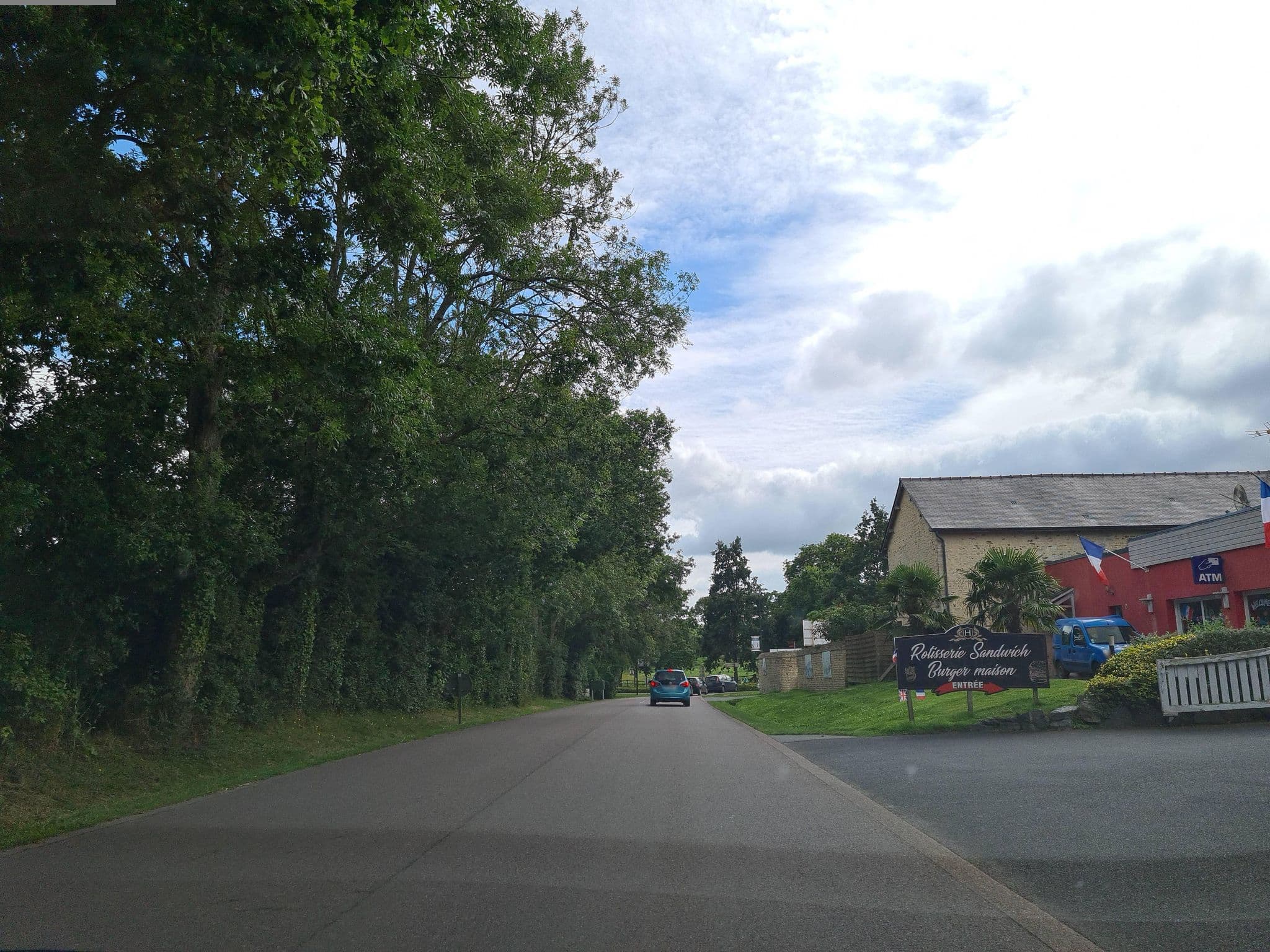 Street view near Domaine de L'Hostreiere, Port-en-Bessin-Huppain — © kino (CC BY-SA · Mapillary)