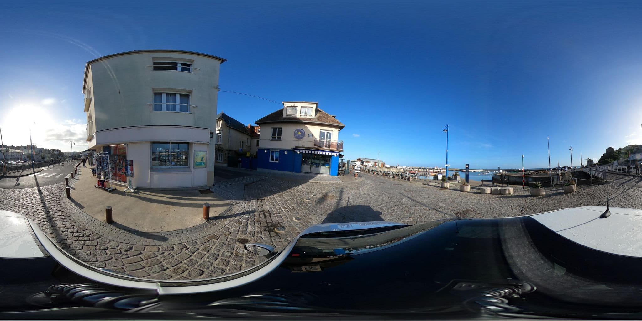 Street view near Le Retour du Pêcheur, Port-en-Bessin-Huppain — © arteragence (CC BY-SA · Mapillary)