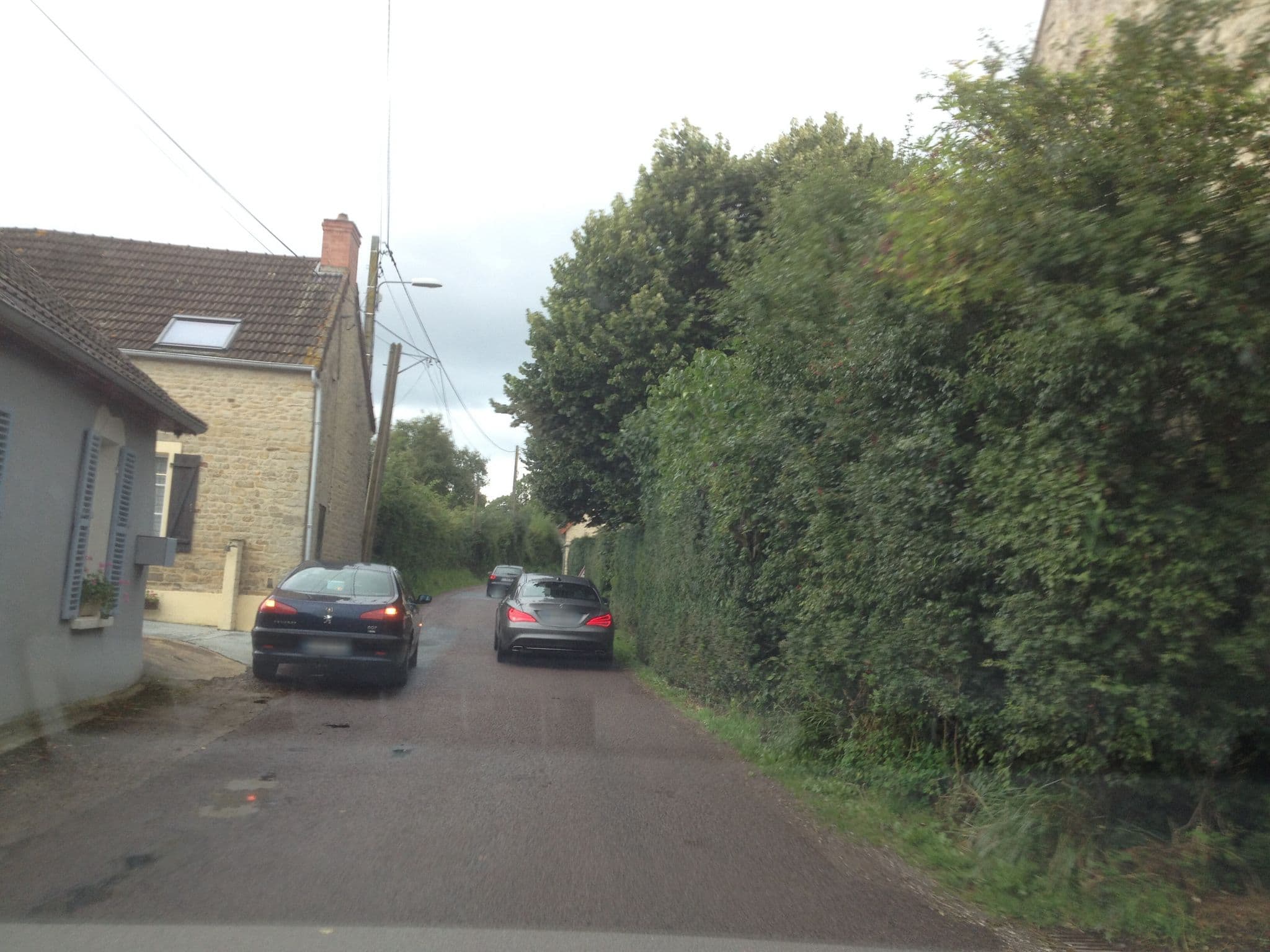 Street view near La Crémaillère, Port-en-Bessin-Huppain — © jglacerda (CC BY-SA · Mapillary)