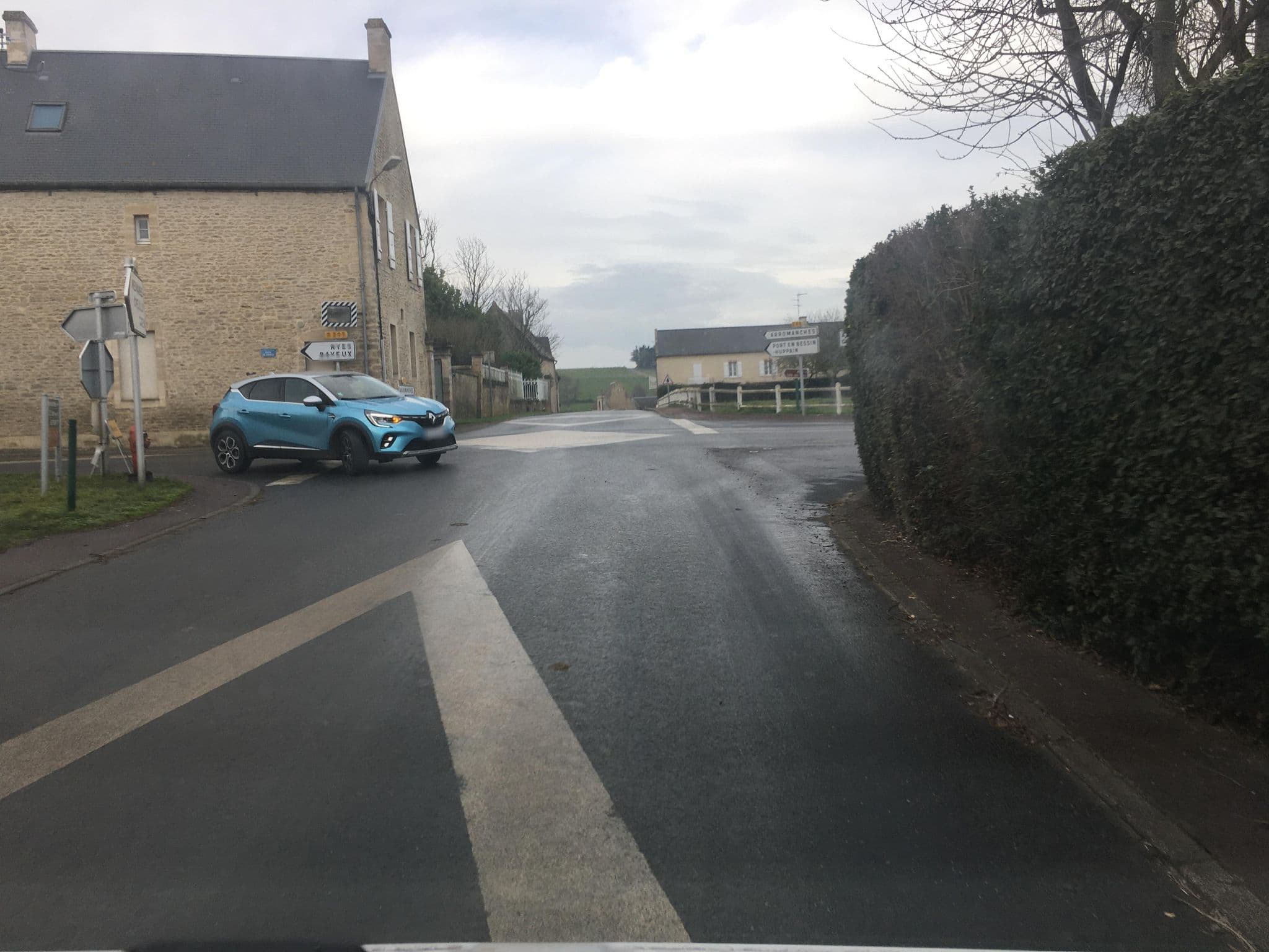 Street view near Plage du Débarquement, Ver-sur-Mer — © raymond (CC BY-SA · Mapillary)