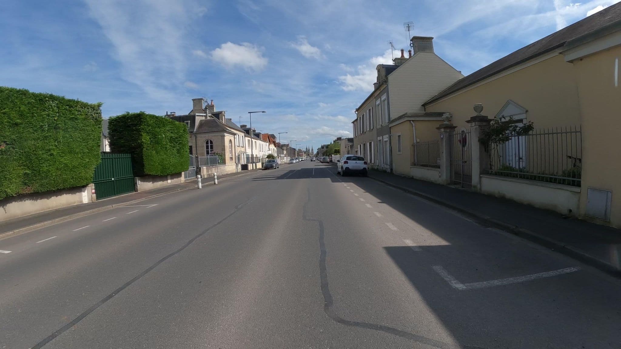 Street view near La Paresse En Ville, Bayeux — © Nzau (CC BY-SA · Mapillary)