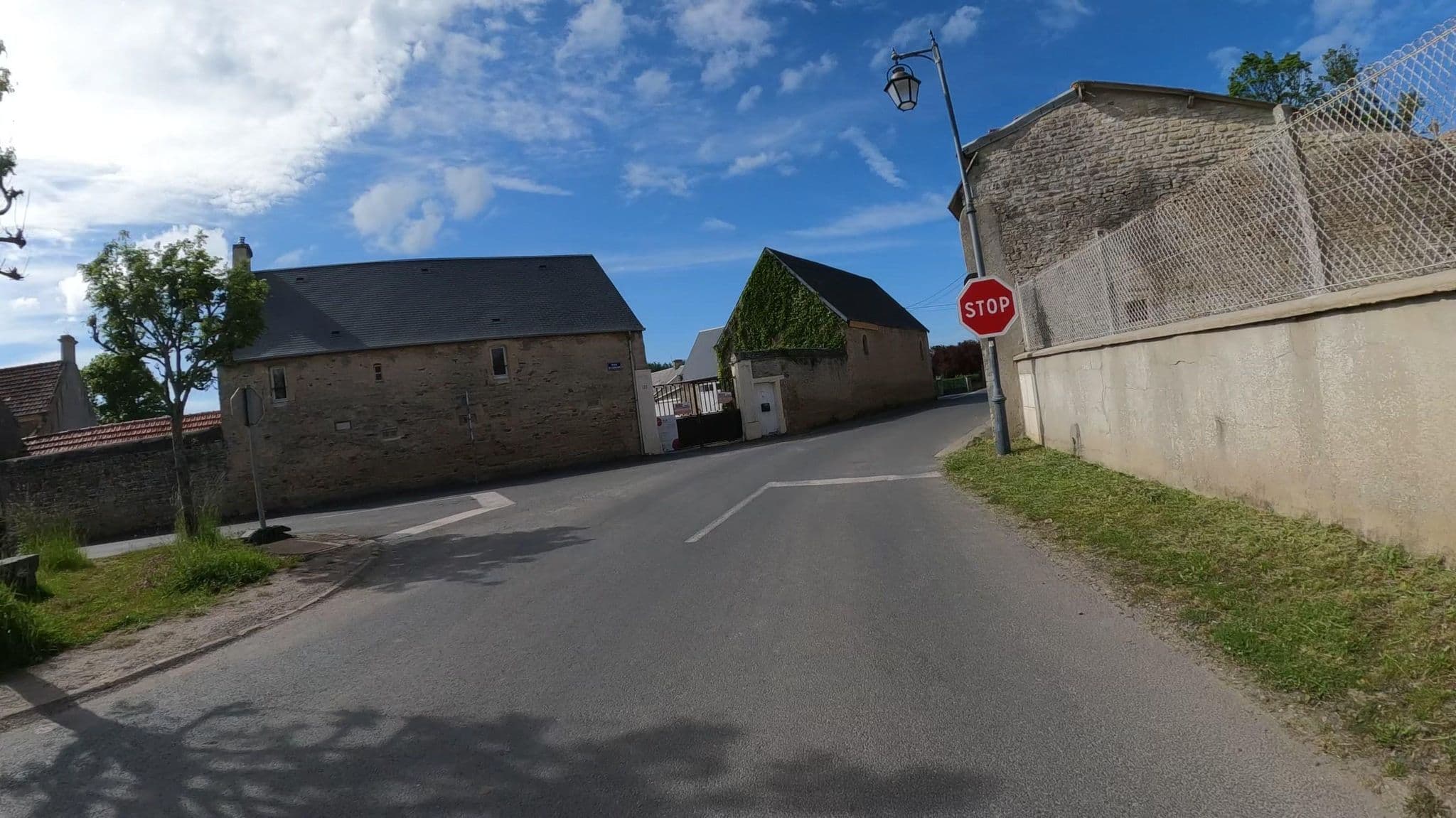 Street view near le pressoir d'asnelles, Ver-sur-Mer — © Nzau (CC BY-SA · Mapillary)