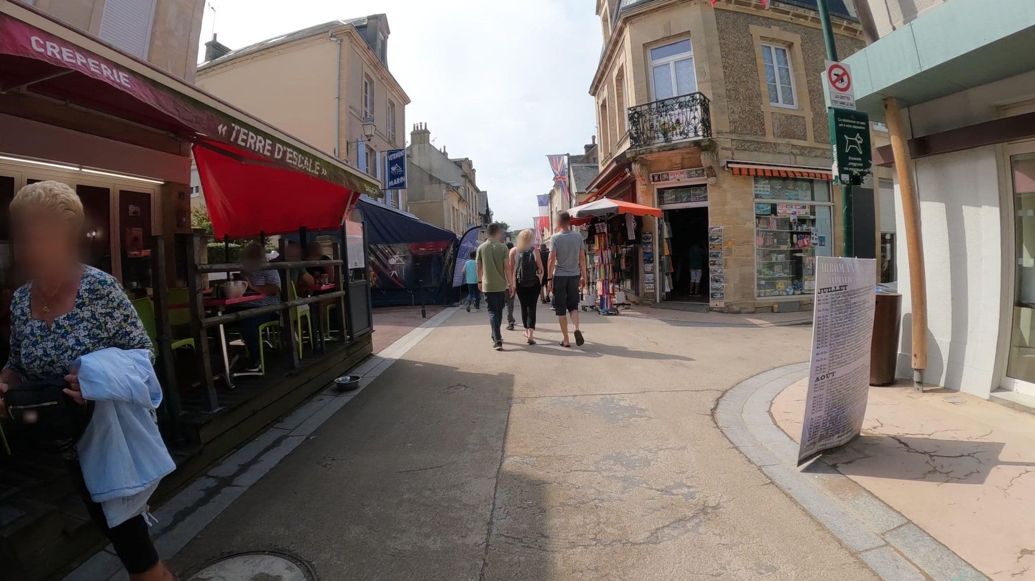Street view near Vue mer à Arromanches, Ver-sur-Mer — © Nzau (CC BY-SA · Mapillary)