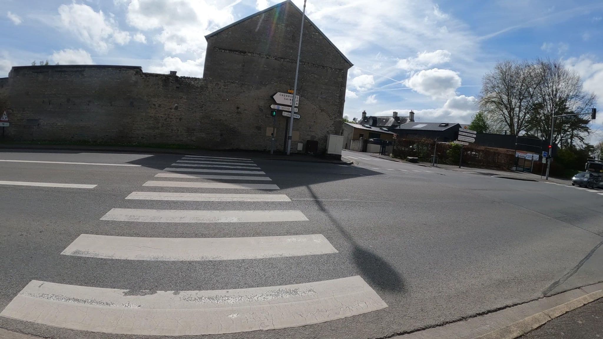 Street view near Le Manoir Des Doyens, Bayeux — © Nzau (CC BY-SA · Mapillary)