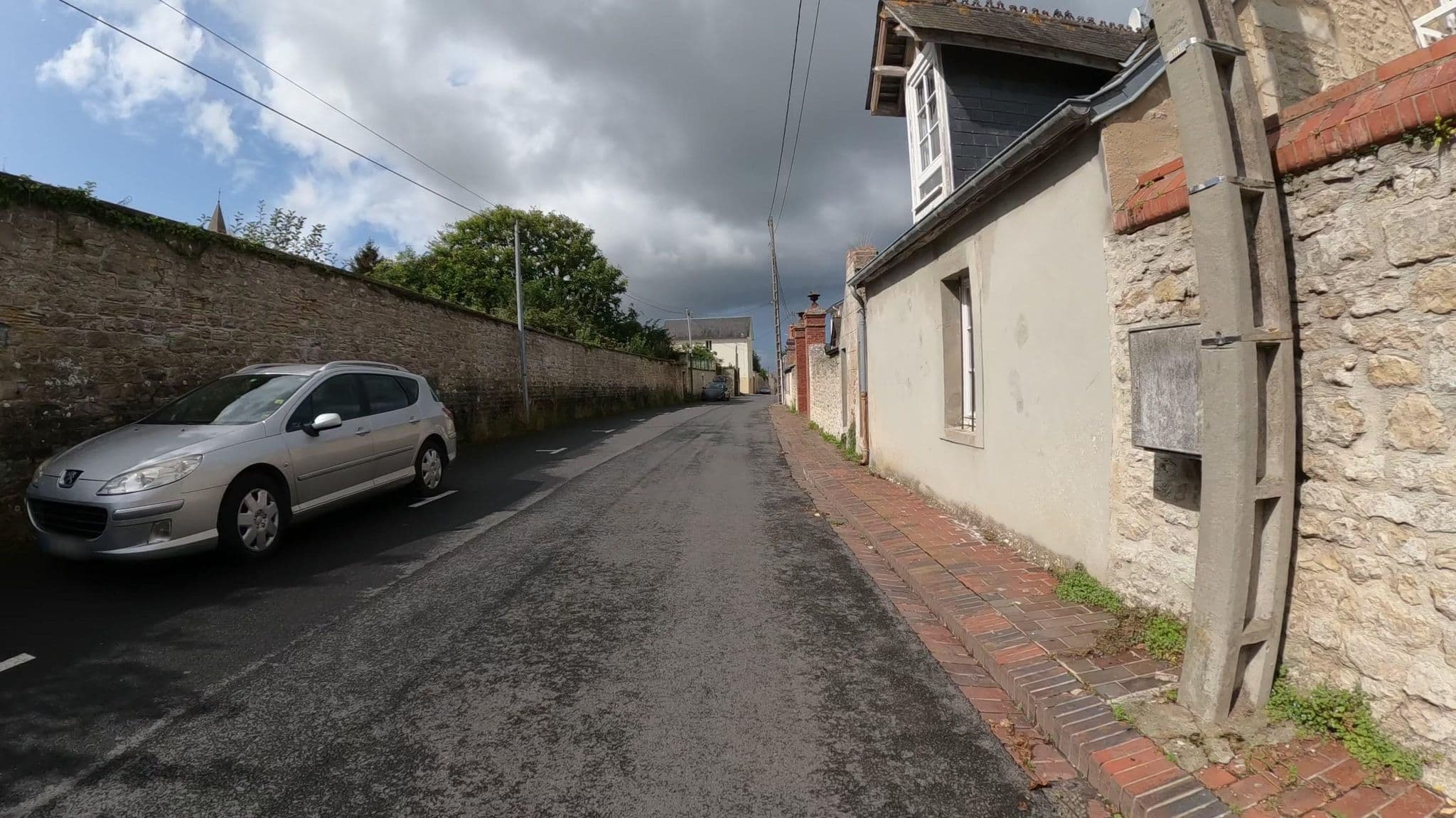Street view near Le Haut Fossé, Grandcamp-Maisy — © Nzau (CC BY-SA · Mapillary)