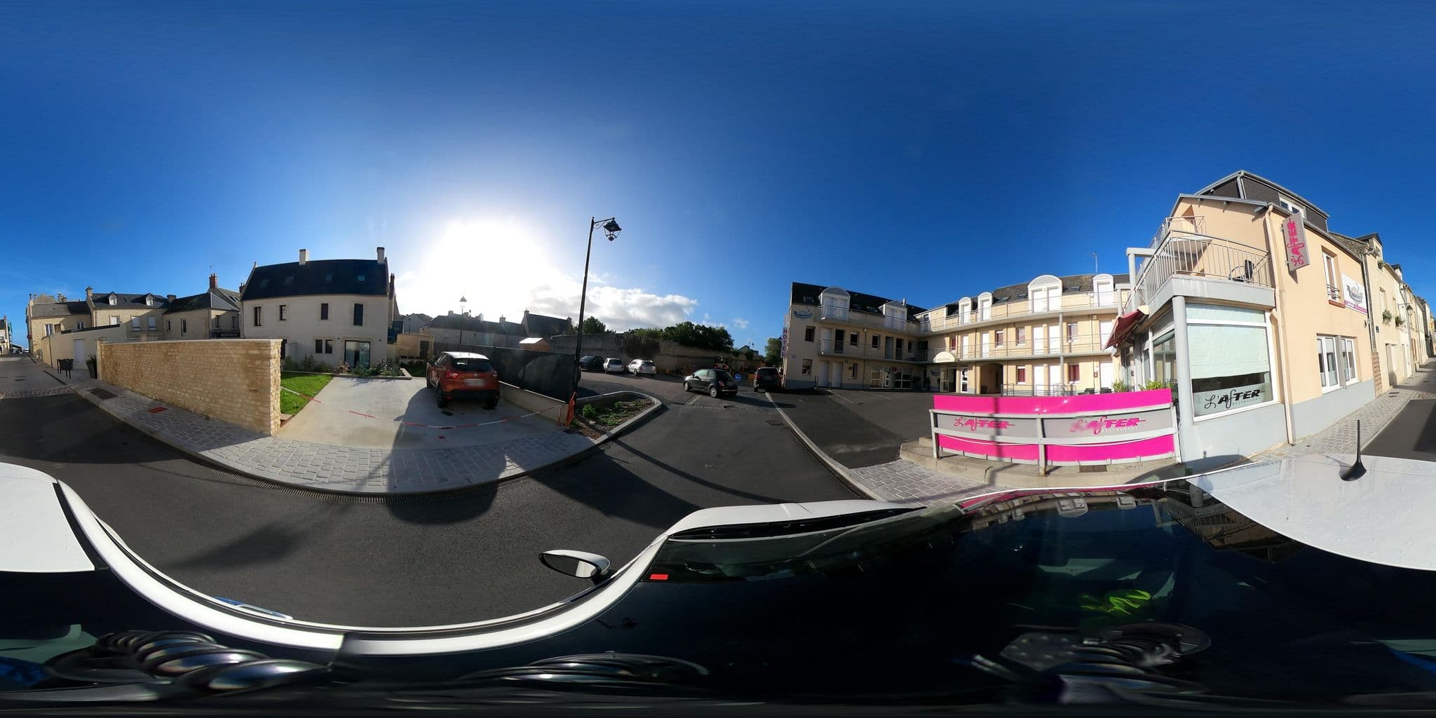 Street view near King Hôtel, Port-en-Bessin-Huppain — © arteragence (CC BY-SA · Mapillary)