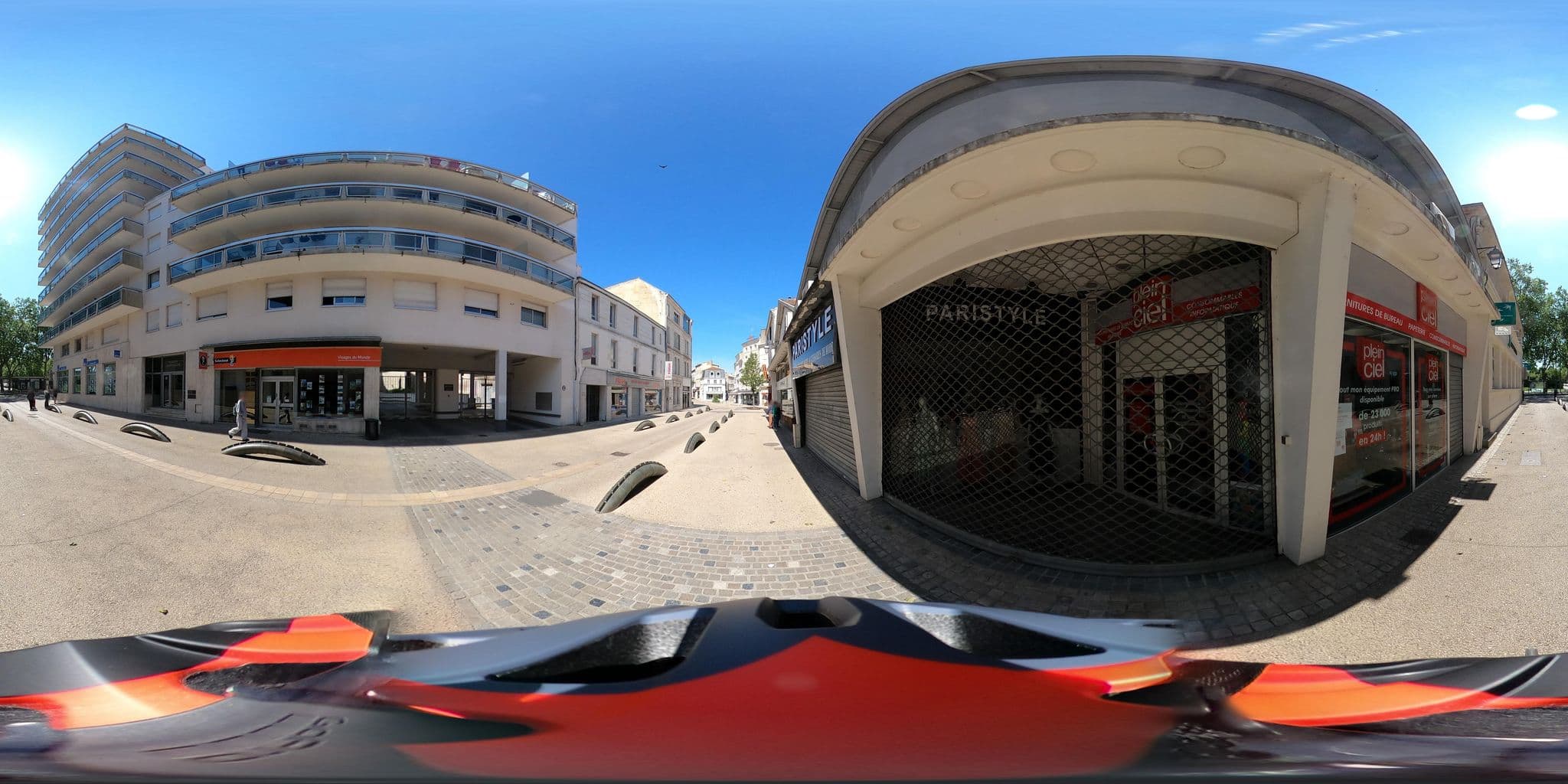 Street view near Selectour - Visages du Monde, Niort — © cayenne (CC BY-SA · Mapillary)