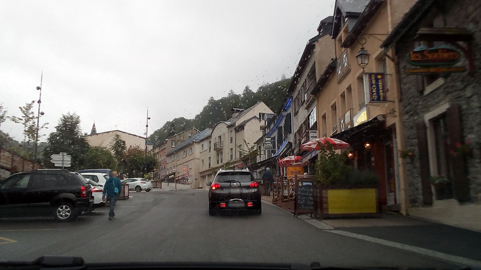 Street view near Les Sorbiers, Luz-Saint-Sauveur — © atabaraud (CC BY-SA · Mapillary)