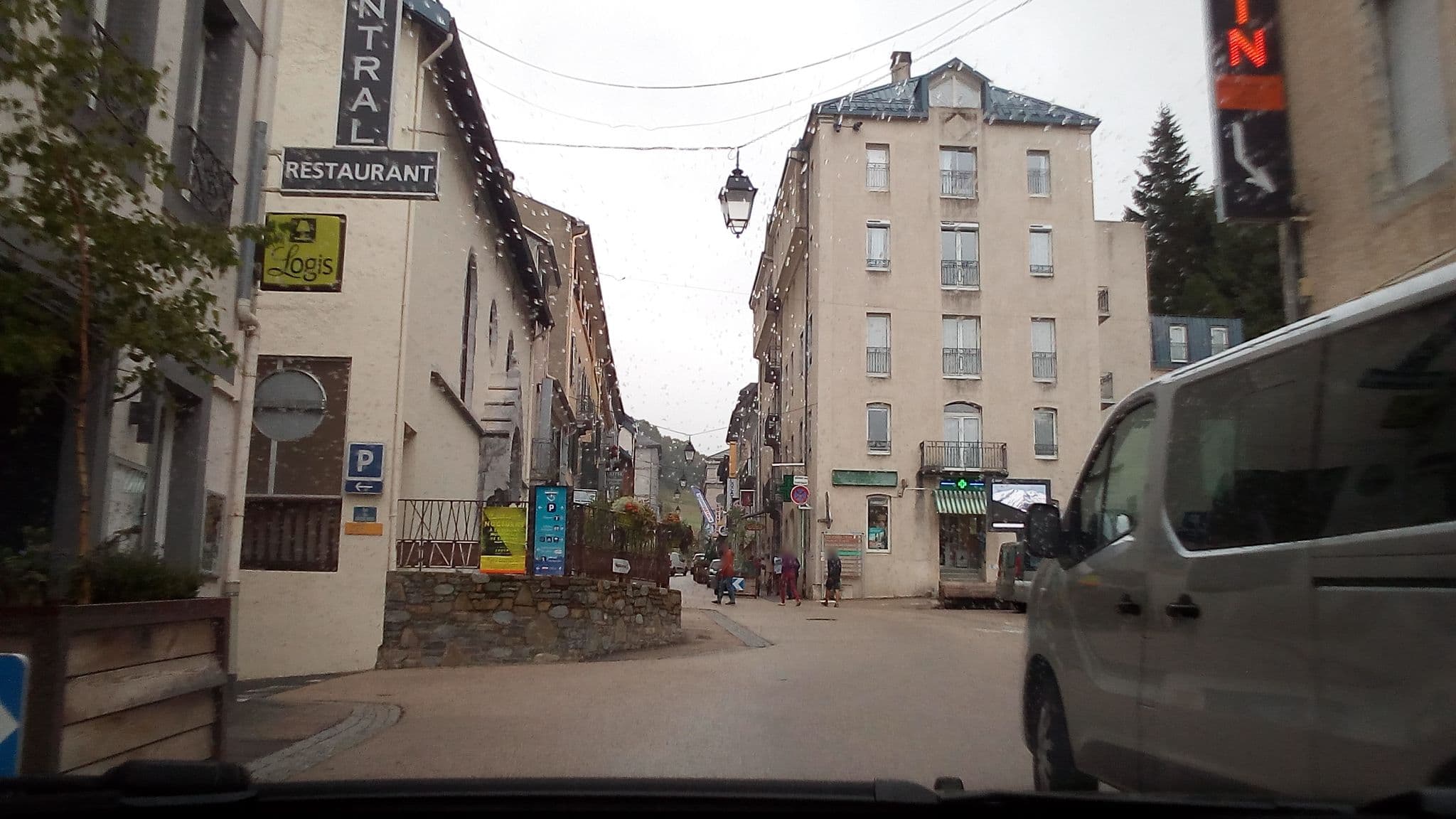 Street view near Logis Hotel Le Central Bareges, Luz-Saint-Sauveur — © atabaraud (CC BY-SA · Mapillary)