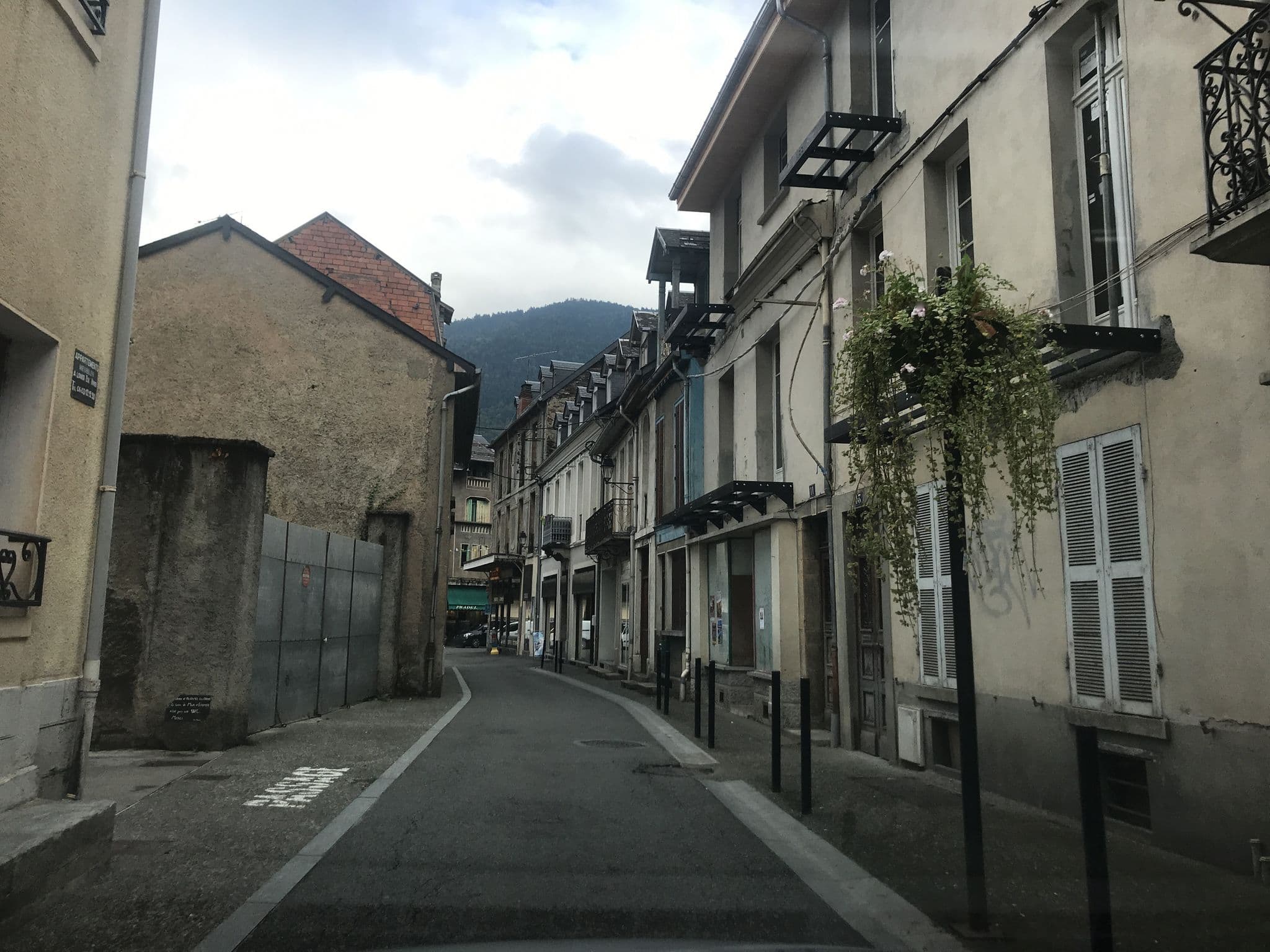 Street view near Hôtel le Chalet, Bagnères-de-Luchon — © pgiraud (CC BY-SA · Mapillary)