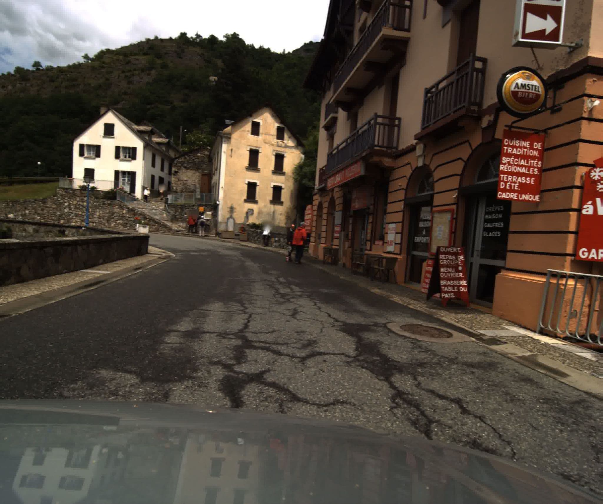 Street view near La Grotte, Luz-Saint-Sauveur — © sogefi (CC BY-SA · Mapillary)